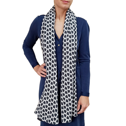 Bufanda Grande Reversible · Corazones Negro Blanco