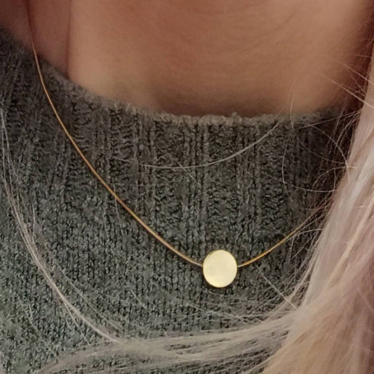 Collar Corto Dorado · Círculo
