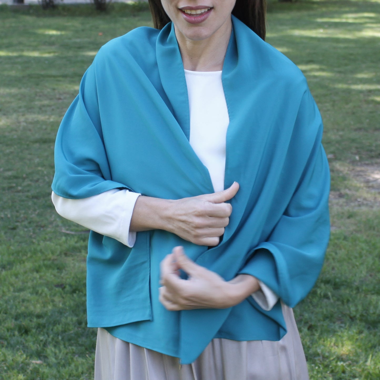 Chal de Fiesta Crepe de Seda – Elegancia Artesanal Hecha en Sevilla · Esmeralda (50x150cm)