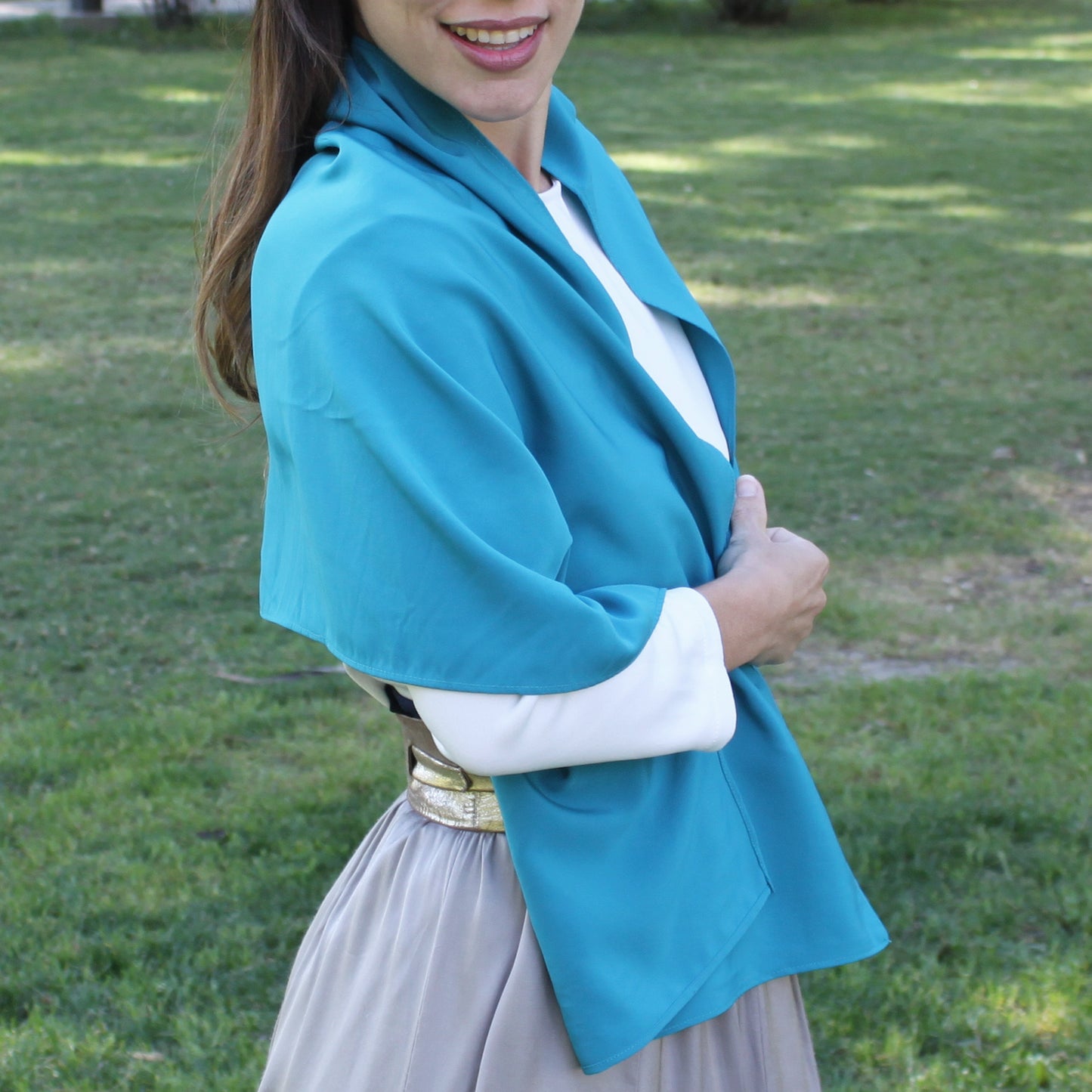 Chal de Fiesta Crepe de Seda – Elegancia Artesanal Hecha en Sevilla · Esmeralda (50x150cm)