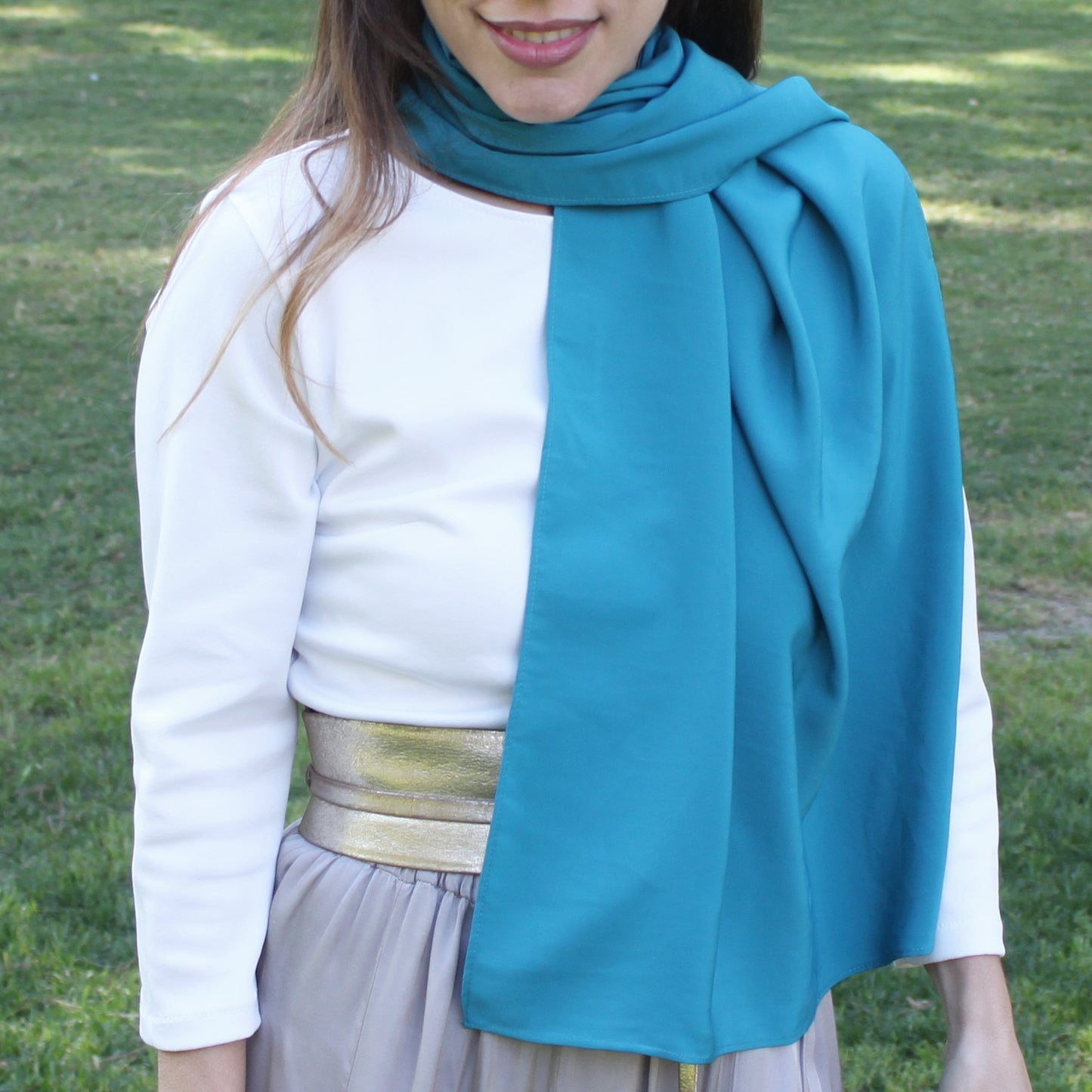 Chal de Fiesta Crepe de Seda – Elegancia Artesanal Hecha en Sevilla · Esmeralda (50x150cm)