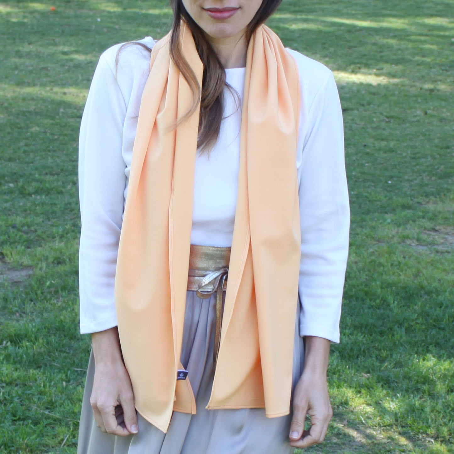 Chal de Fiesta Crepe de Seda – Elegancia Artesanal Hecha en Sevilla · Naranja (50x150cm)