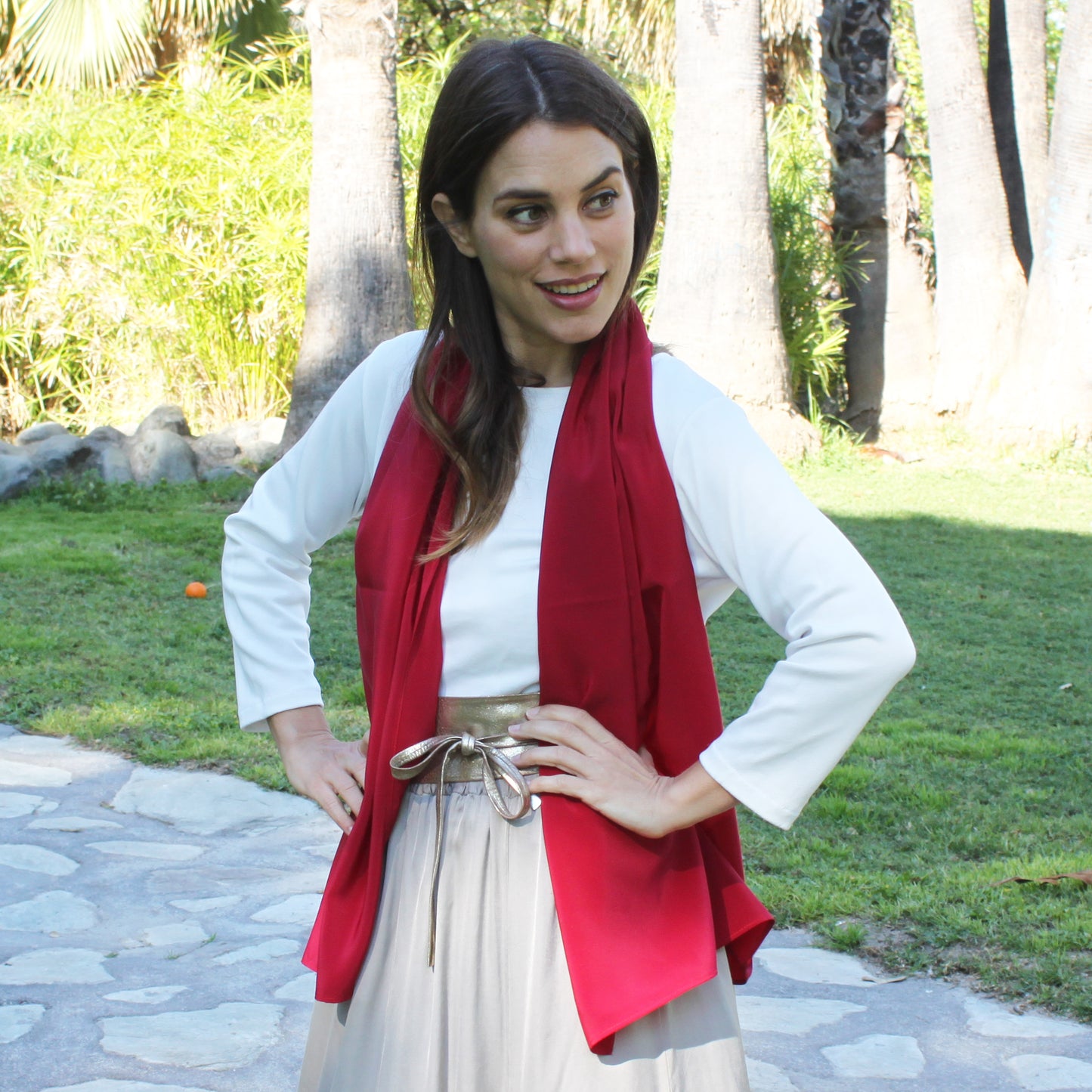 Chal de Fiesta Crepe de Seda – Elegancia Artesanal Hecha en Sevilla · Rojo Rubí (50x150cm) última unidad!