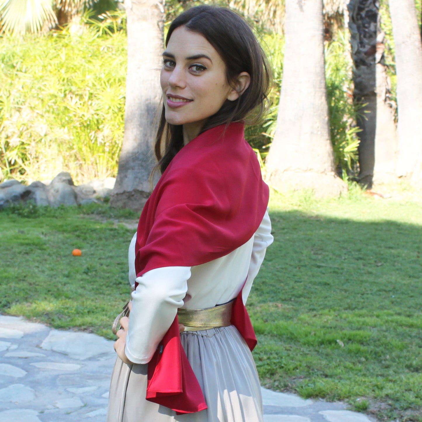 Chal de Fiesta Crepe de Seda – Elegancia Artesanal Hecha en Sevilla · Rojo Rubí (50x150cm) última unidad!