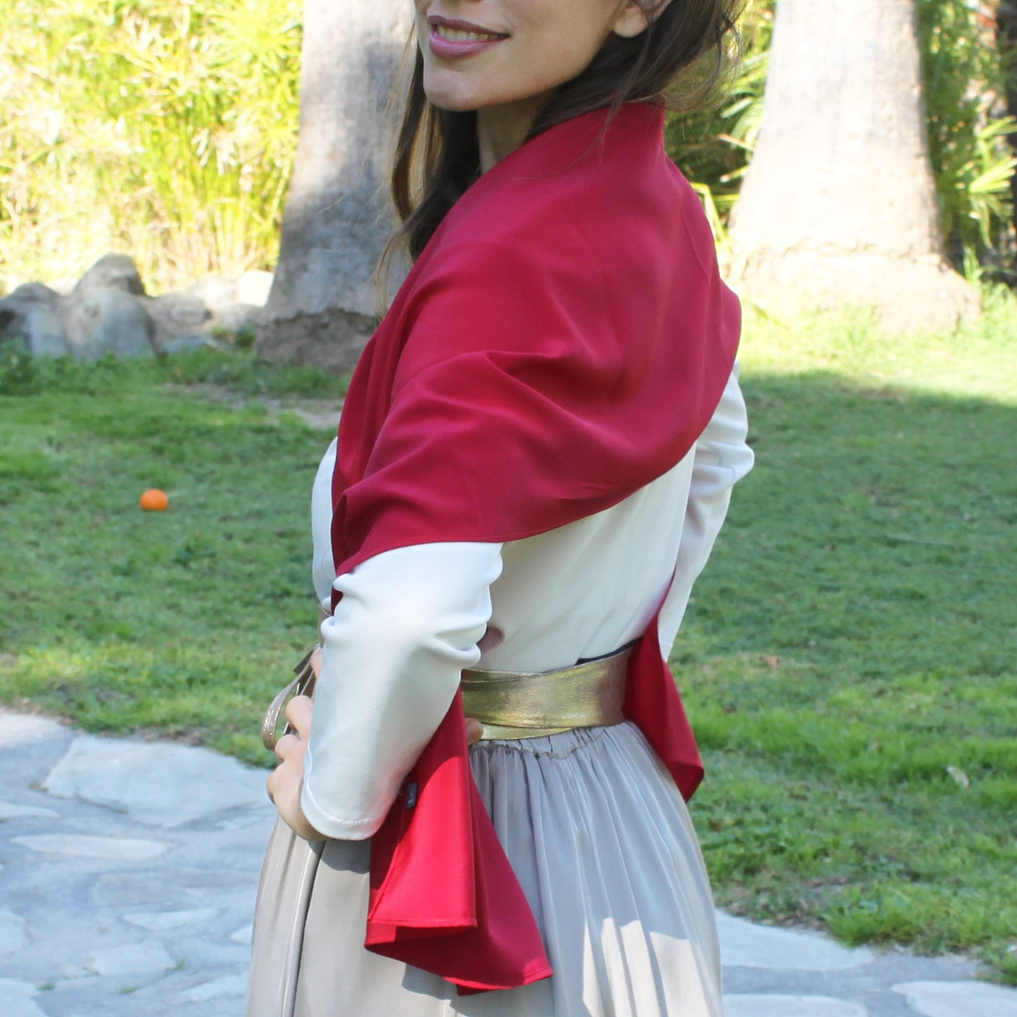 Chal de Fiesta Crepe de Seda – Elegancia Artesanal Hecha en Sevilla · Rojo Rubí (50x150cm) última unidad!