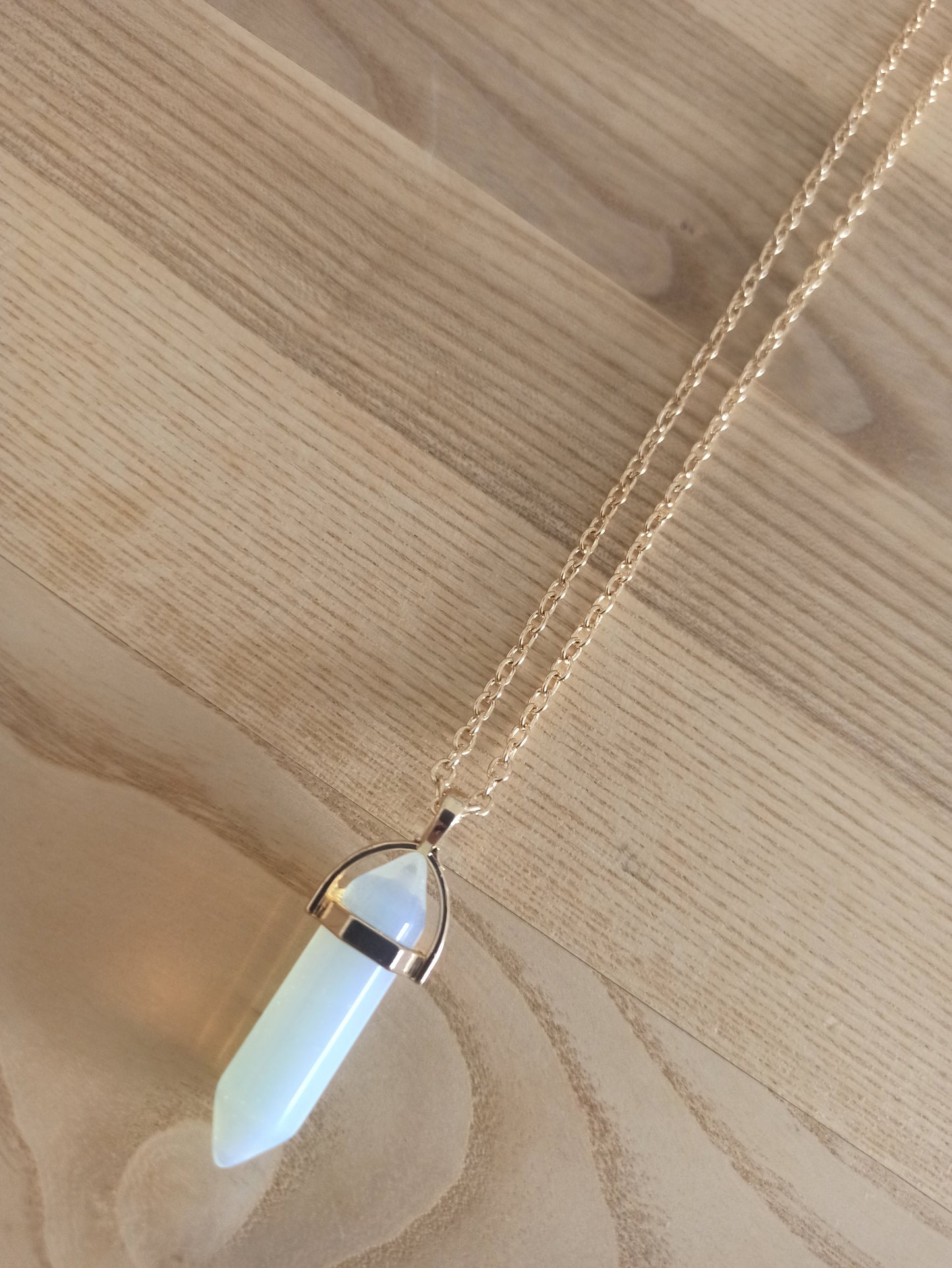 Péndulo Hexagonal de Piedra Semipreciosa Natural con Collar Corto Dorado · Piedra Luna (últimas unidades!)