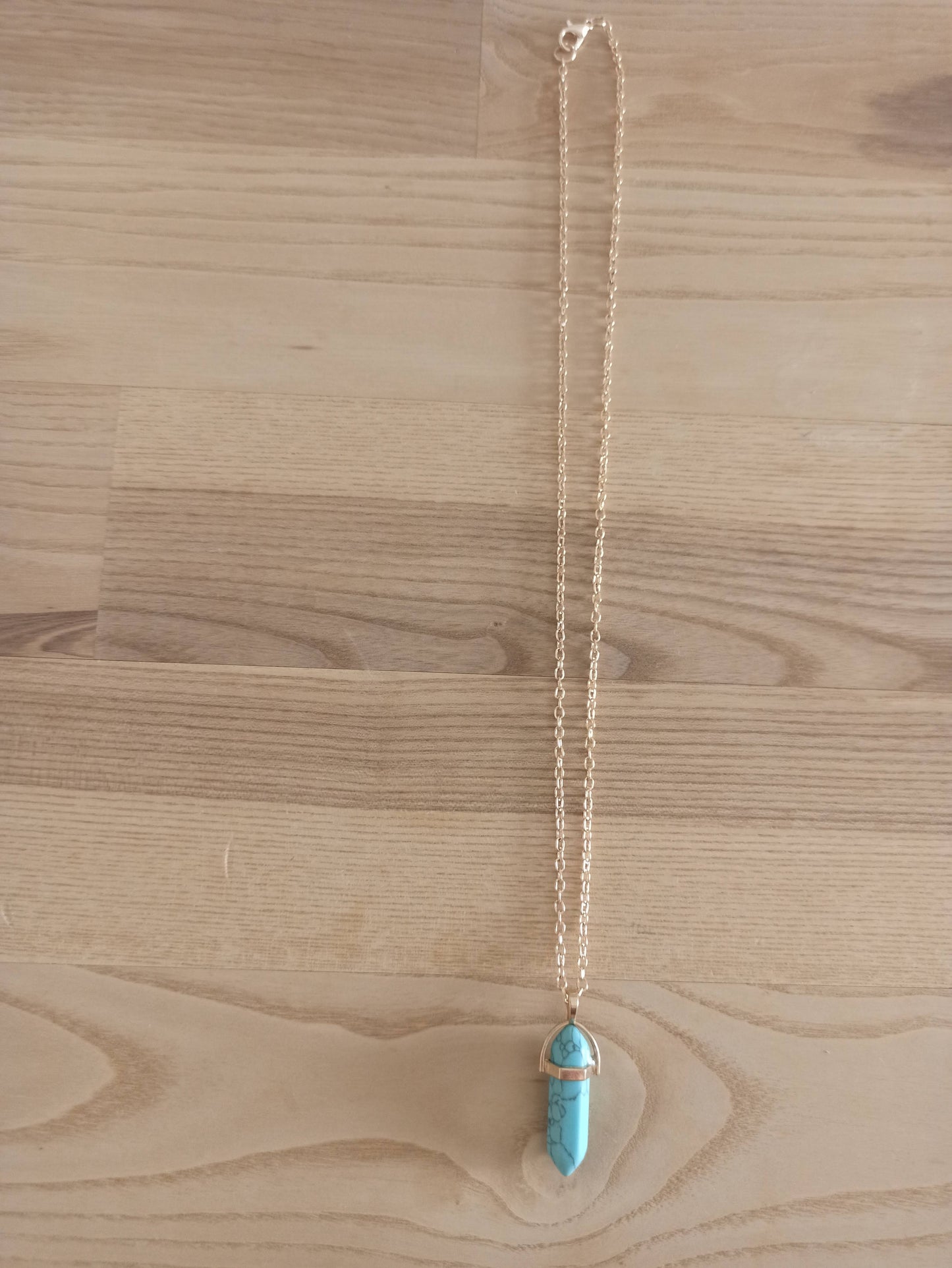 Péndulo Hexagonal de Piedra Semipreciosa Natural con Collar Corto Dorado · Turquesa (últimas unidades!)