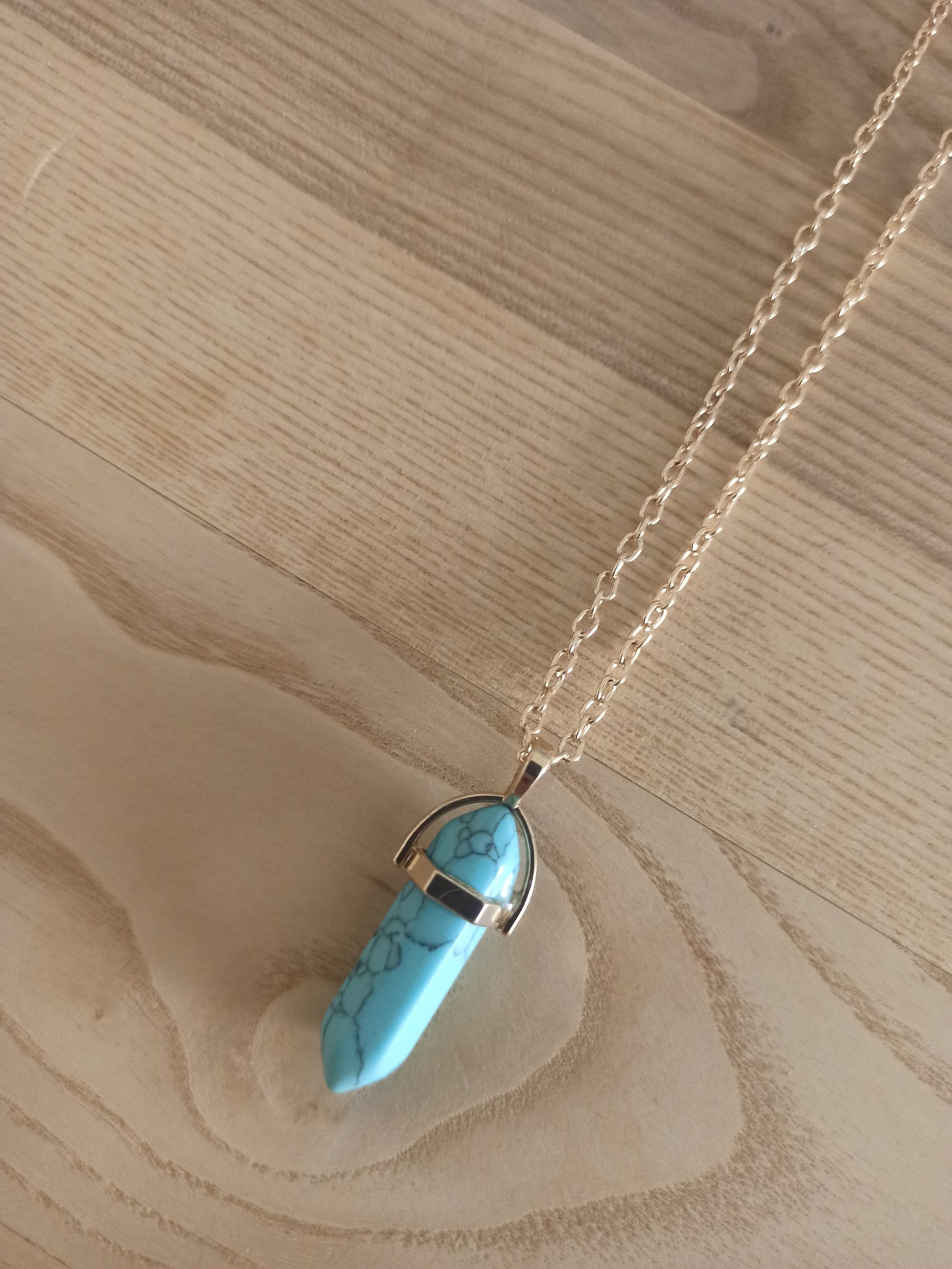 Péndulo Hexagonal de Piedra Semipreciosa Natural con Collar Corto Dorado · Turquesa (últimas unidades!)