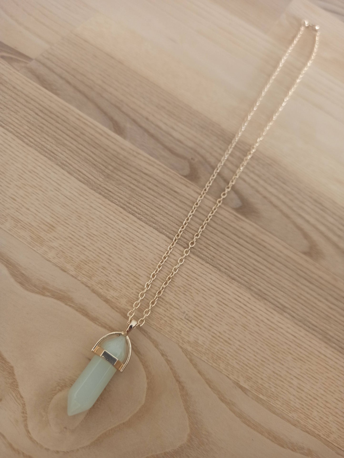 Péndulo Hexagonal de Piedra Semipreciosa Natural con Collar Corto Dorado · Aventurine Verde Agua (últimas unidades!)