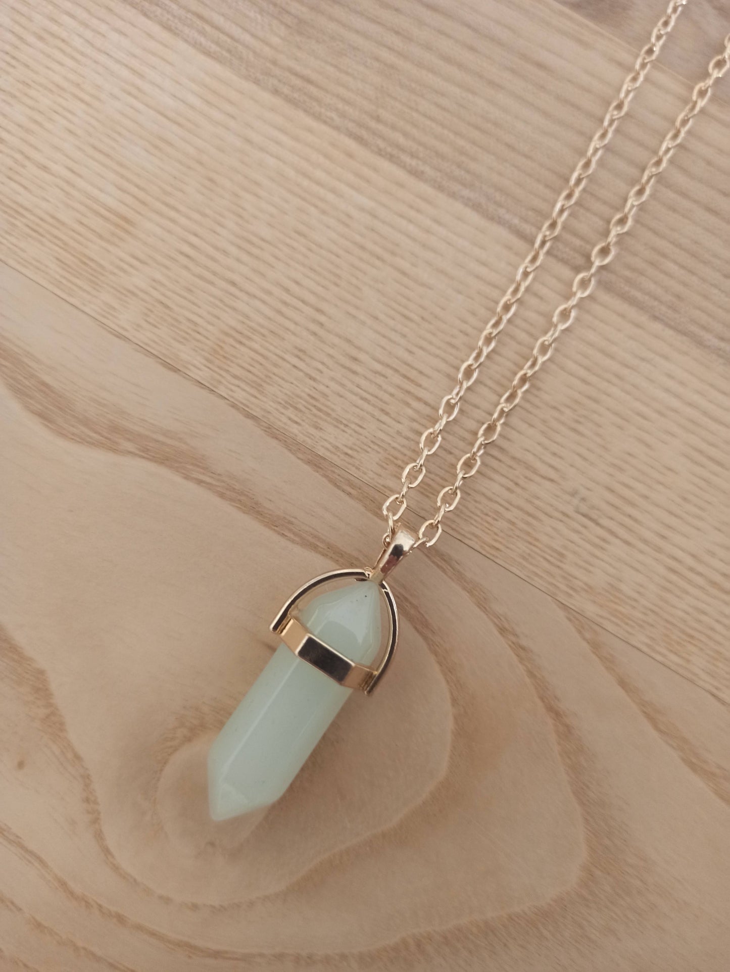 Péndulo Hexagonal de Piedra Semipreciosa Natural con Collar Corto Dorado · Aventurine Verde Agua (últimas unidades!)