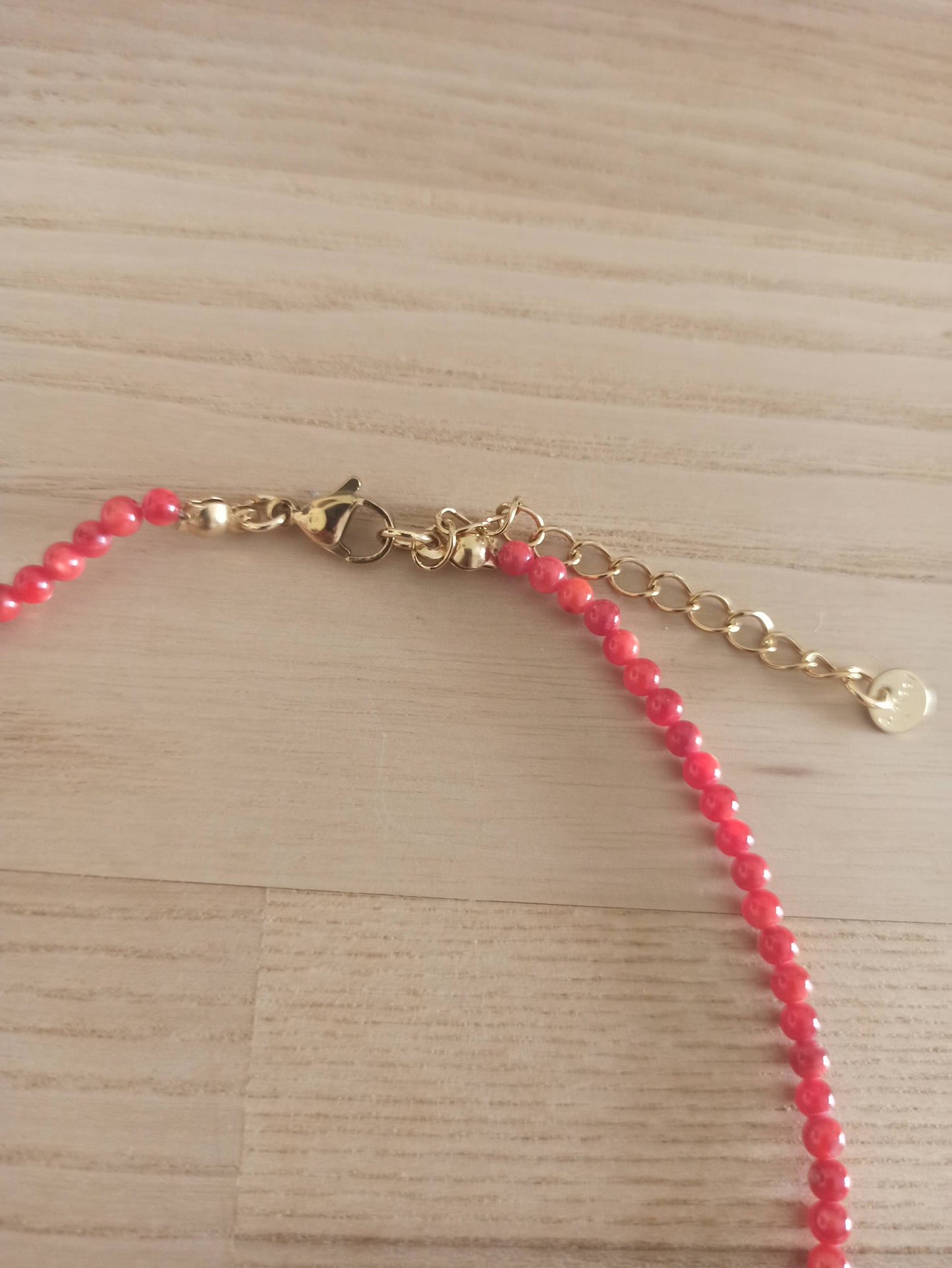 Collar Corto de Cuentas con Colgante de Chili – Tendencia y Estilo