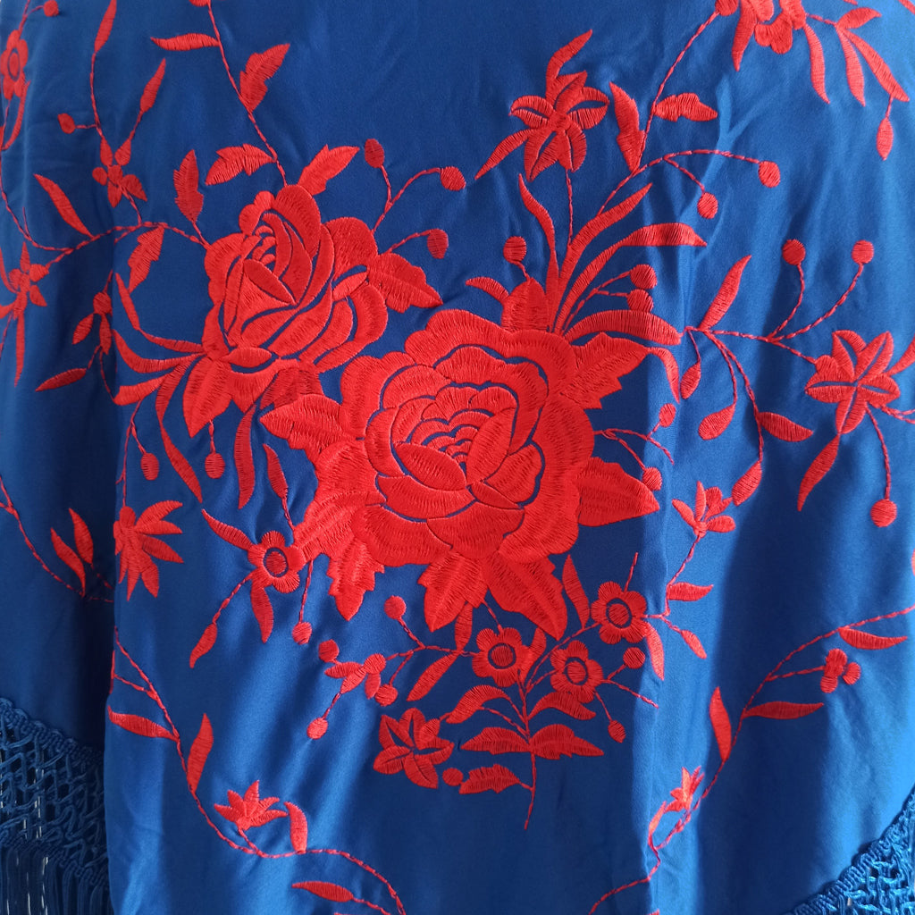 Mantón Flamenco Grande Bordado · Azul Rojo Floral (160 x 85cm)