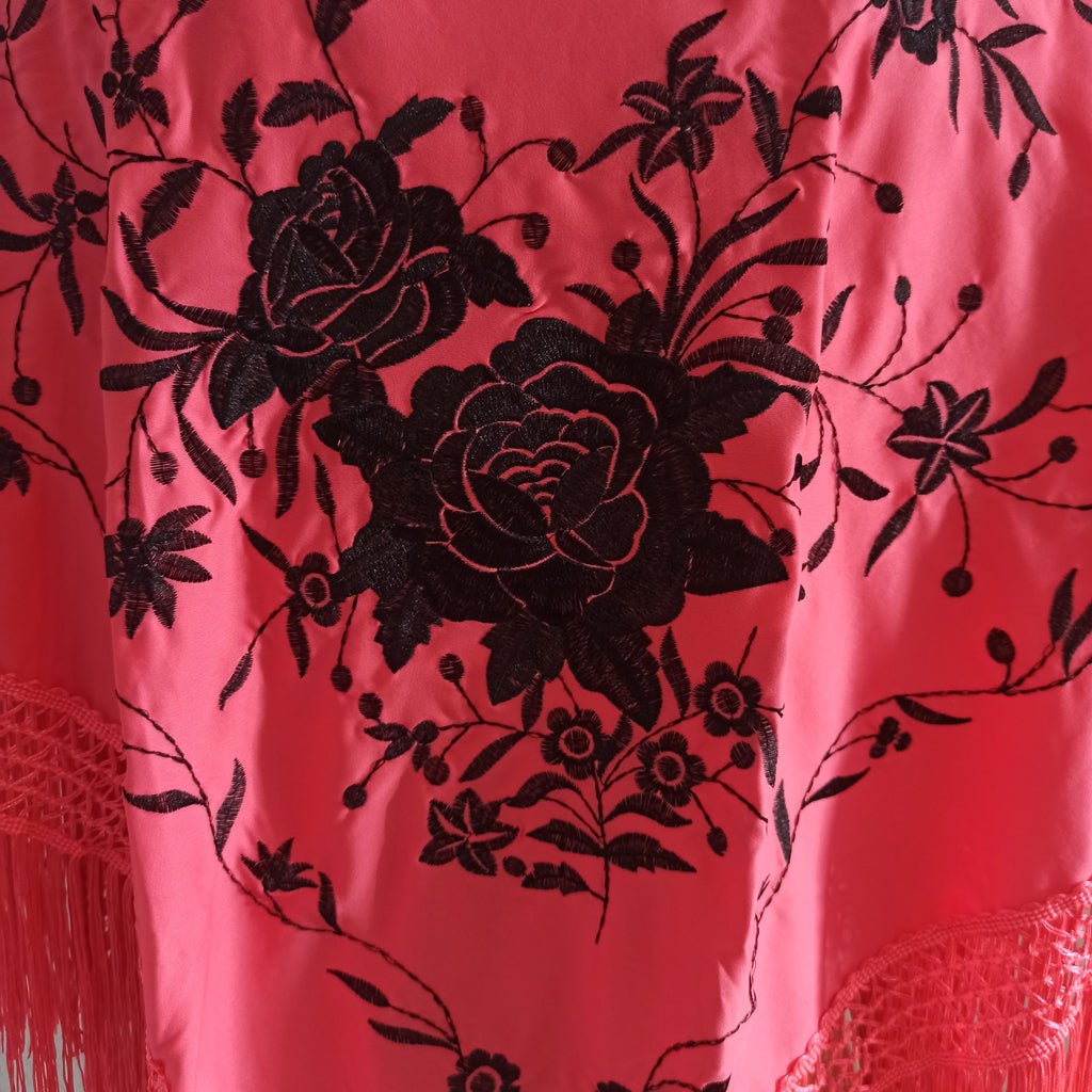 Mantón Flamenco Grande Bordado · Coral Negro Floral (160 x 85cm)