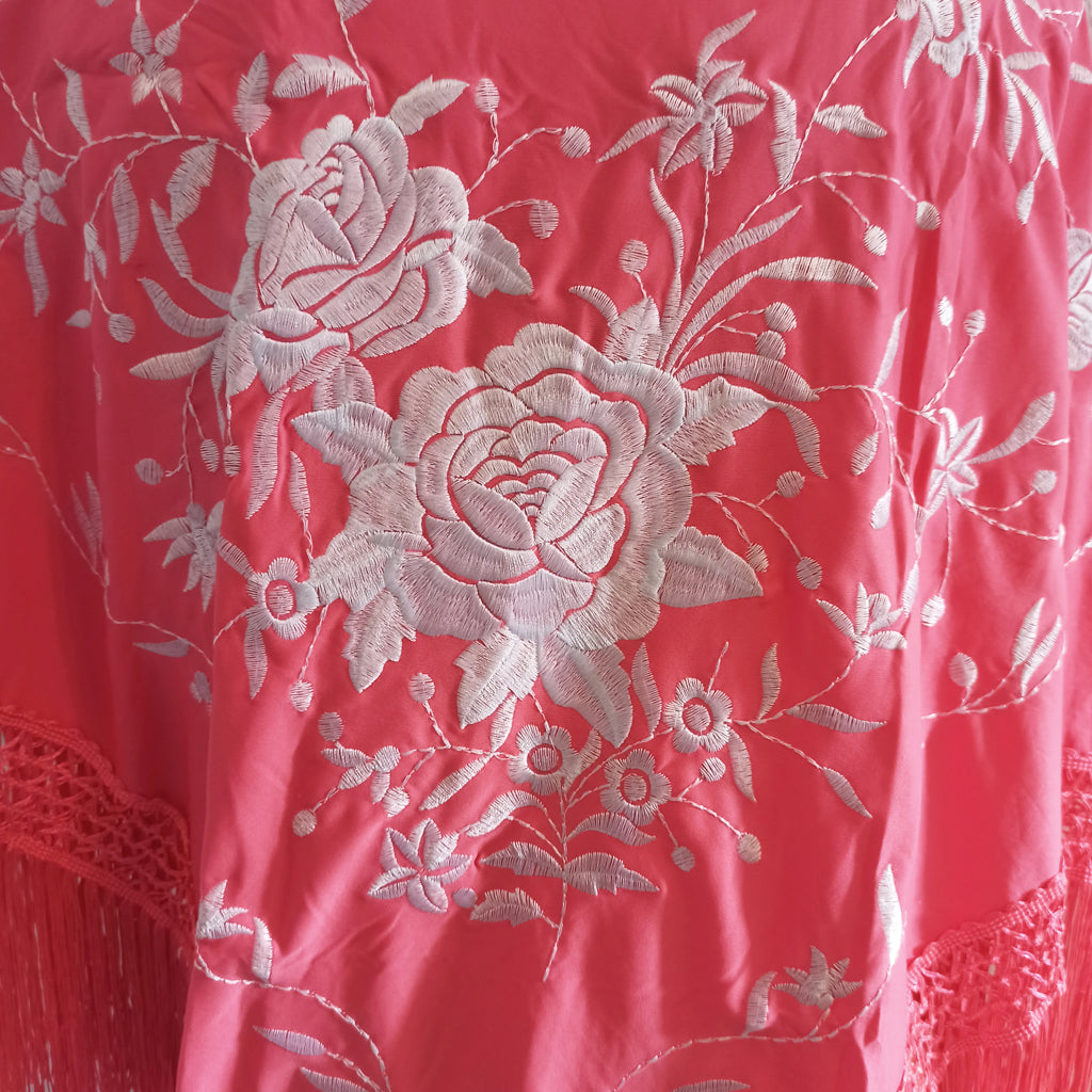 Mantón Flamenco Grande Bordado · Coral Blanco Floral (160 x 85cm)