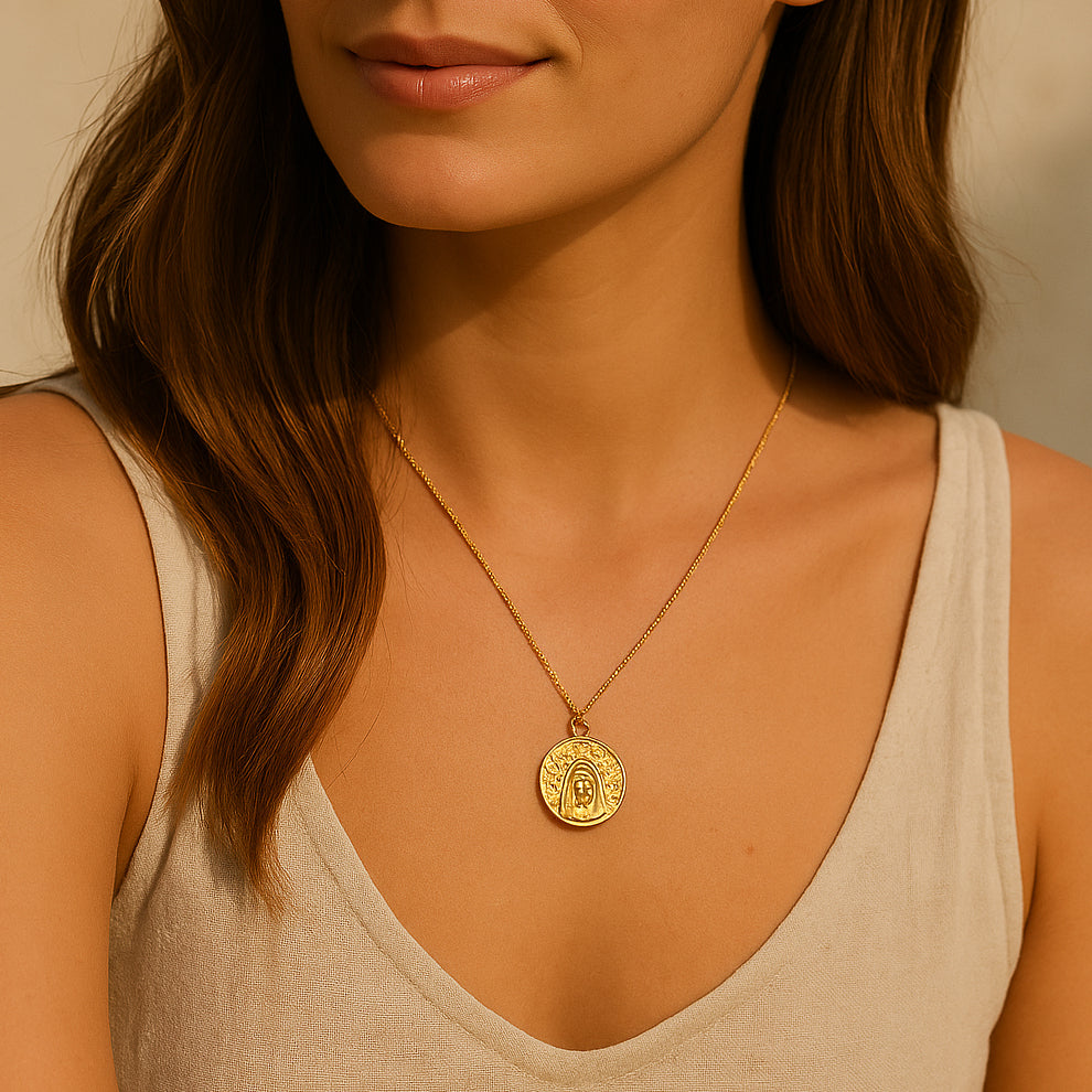 Collar dorado con Medalla dorada de Virgen María · Joya elegante ideal para regalo (Edición limitada!)