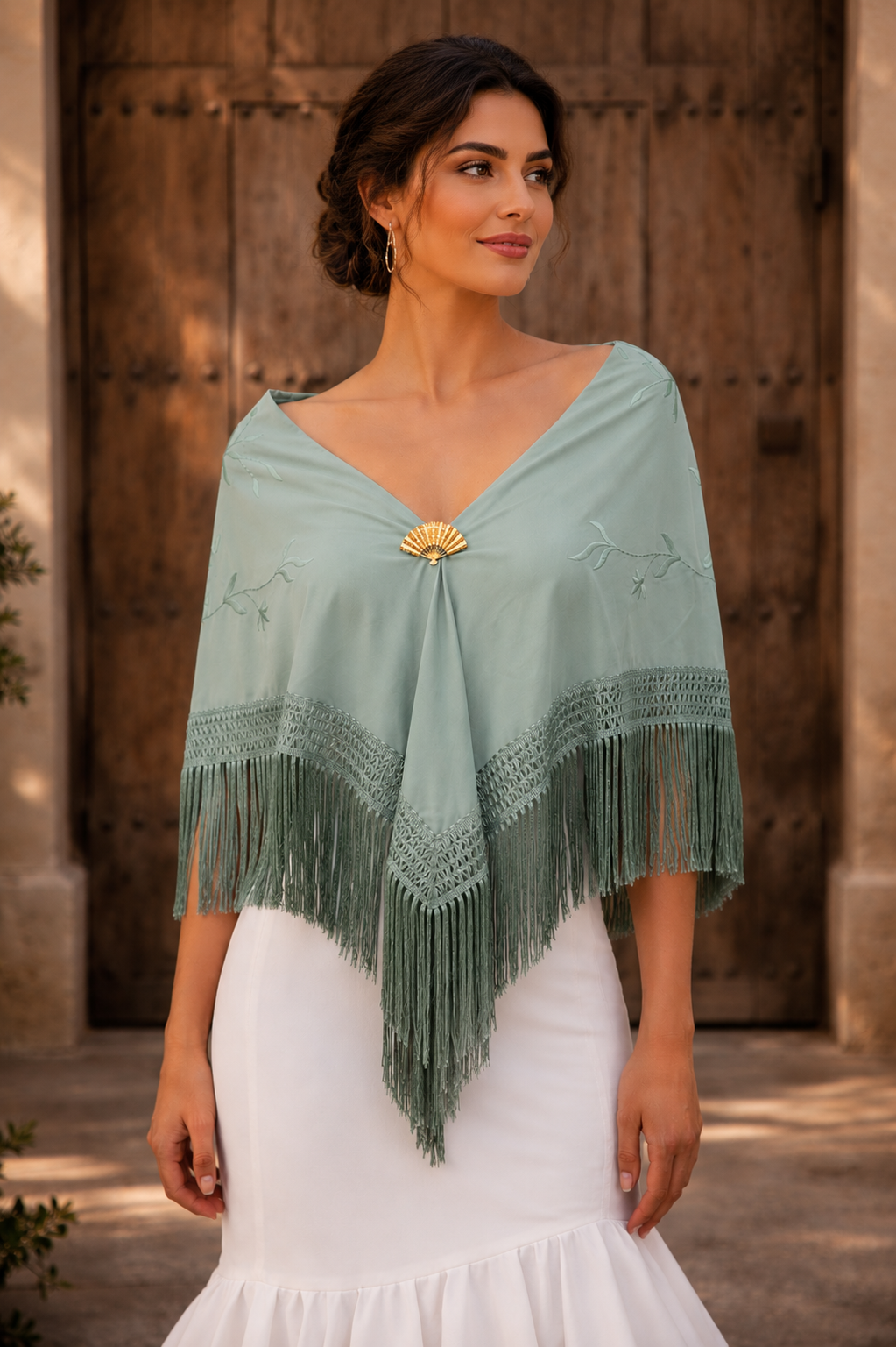 Mantón Flamenco Grande Bordado · Verde Jabonoso Monocolor Floral (160 x 85 cm)