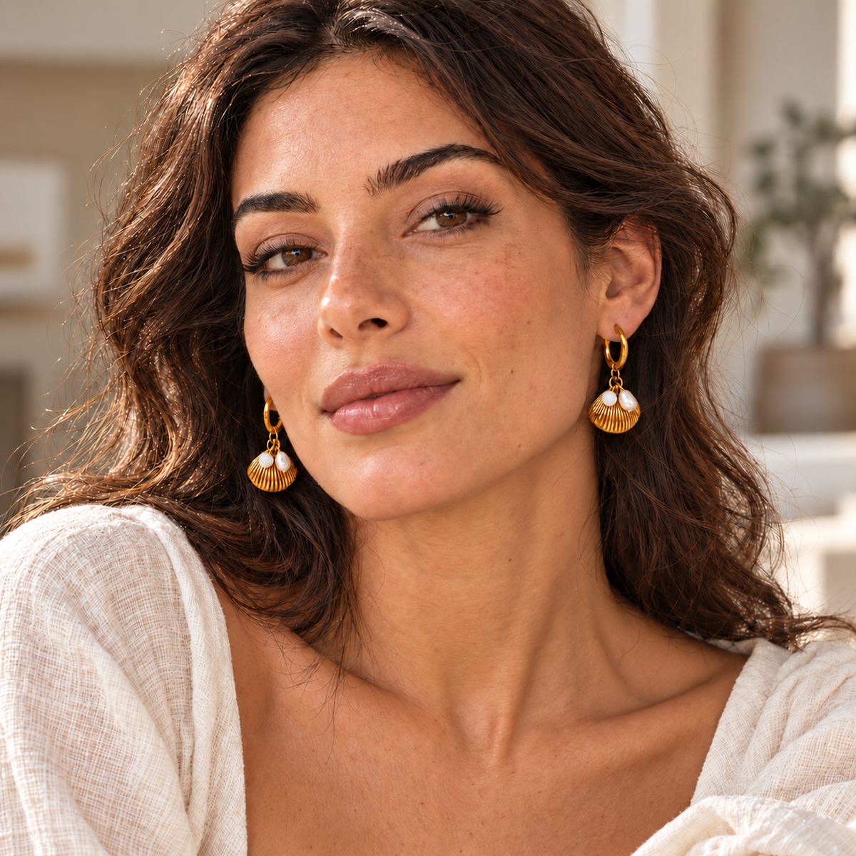 Boucles d'oreilles avec pendentifs · Créoles étoile dorée
