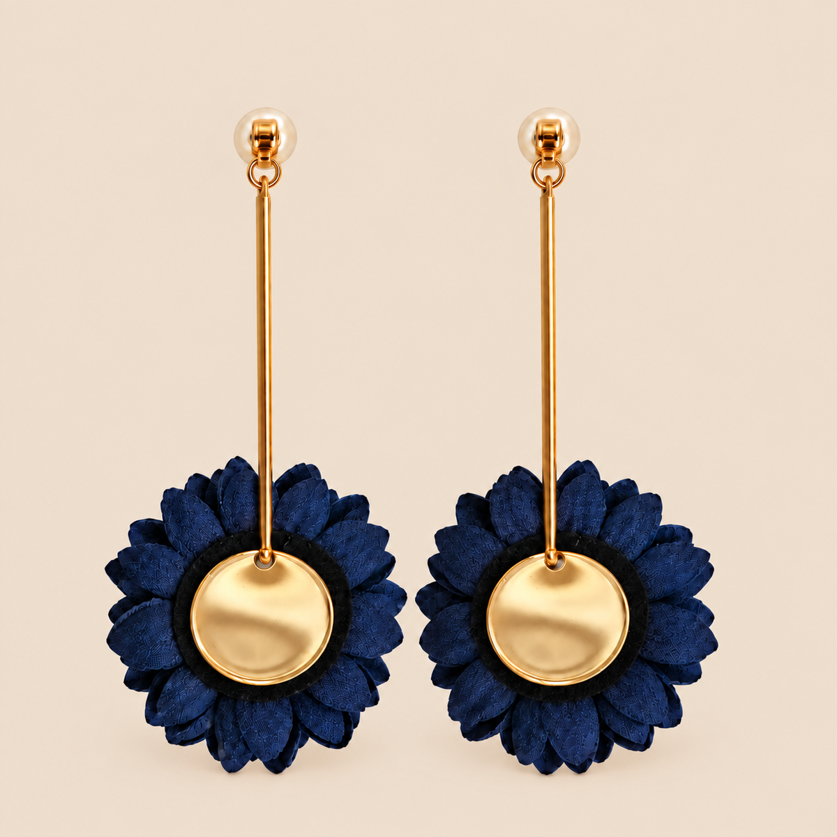Pendientes largos de flor azul marino con detalle de perla