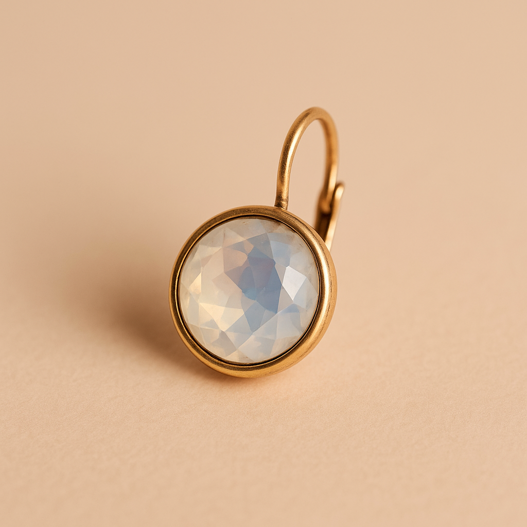 Pendientes Dorados Colgantes Cristal Brillante · Cristal Facetado Blanco Brillo