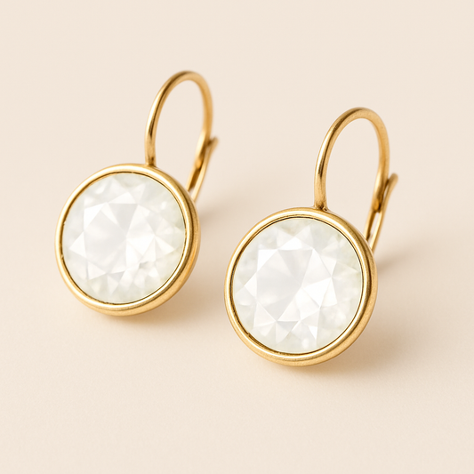 Pendientes Dorados Colgantes Cristal Brillante · Cristal Facetado Blanco Brillo