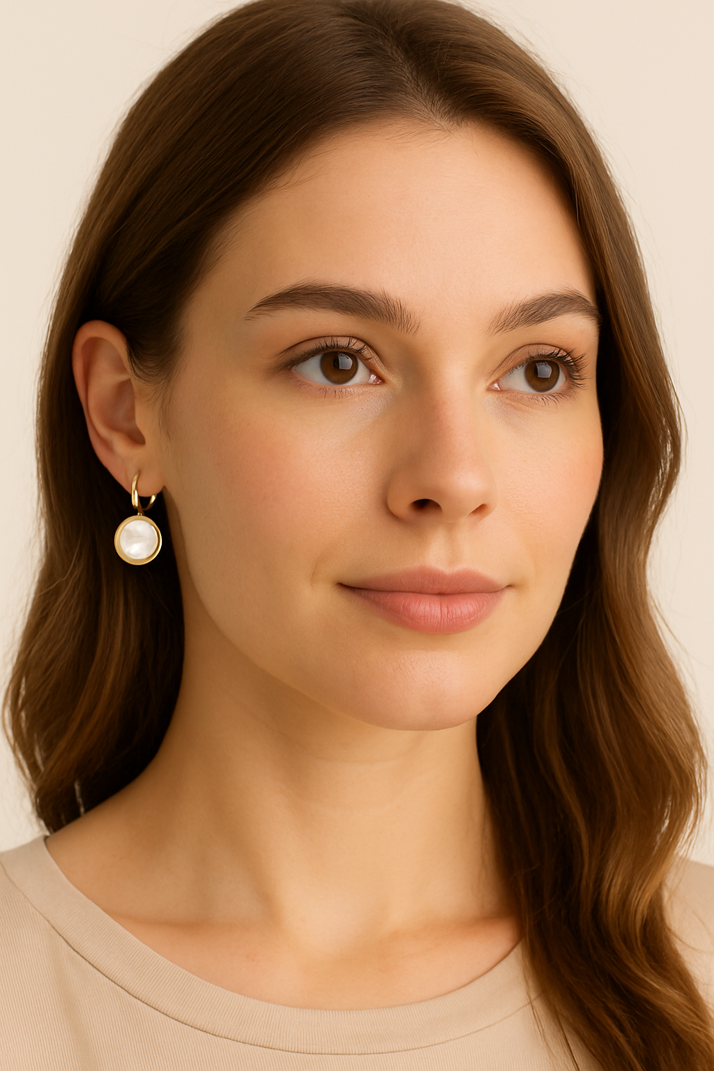 Pendientes Dorados Colgantes Cristal Brillante · Cristal Facetado Blanco Brillo