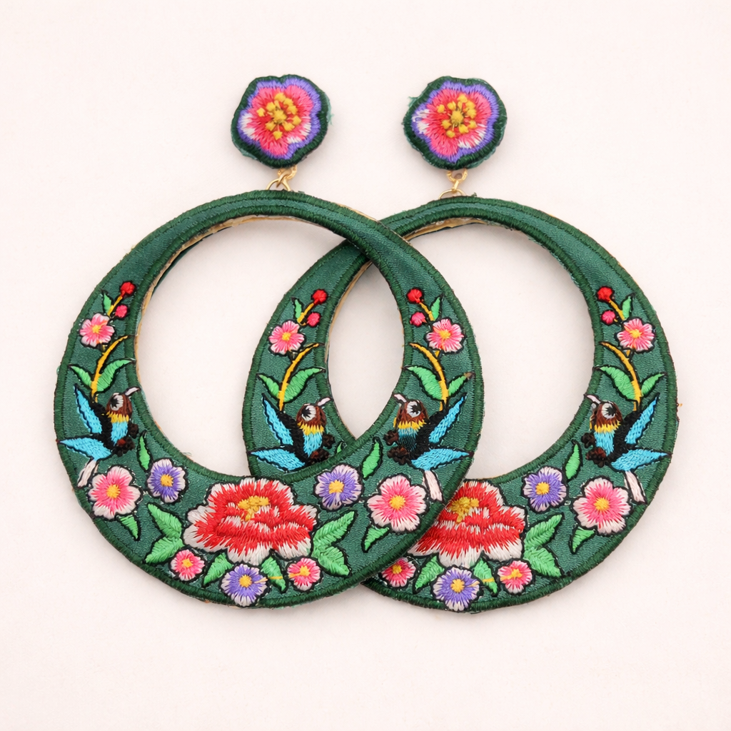 Pendientes Flamencas Bordadas Grandes de Aro · Verde (edición limitada)