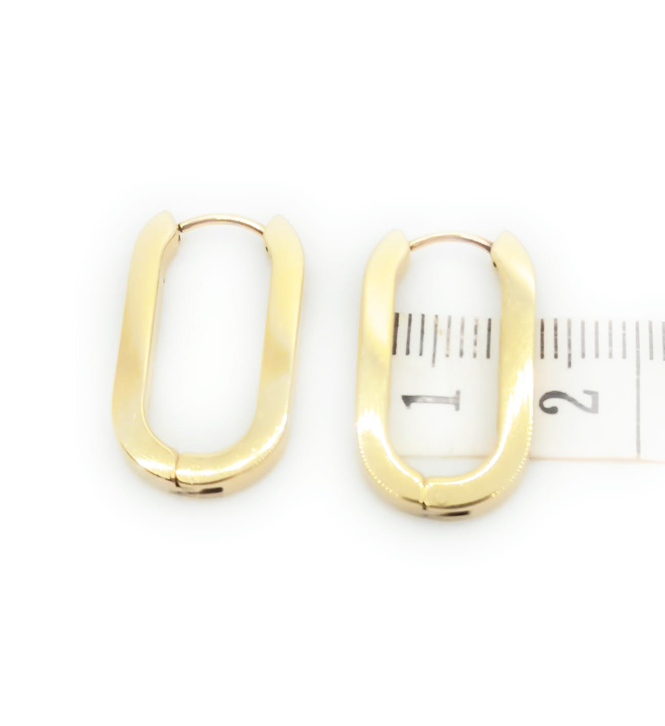 Pendientes aros cortos rectangulares dorados, diseño ovalado con cantos, modernos, ligeros y de tendencia.