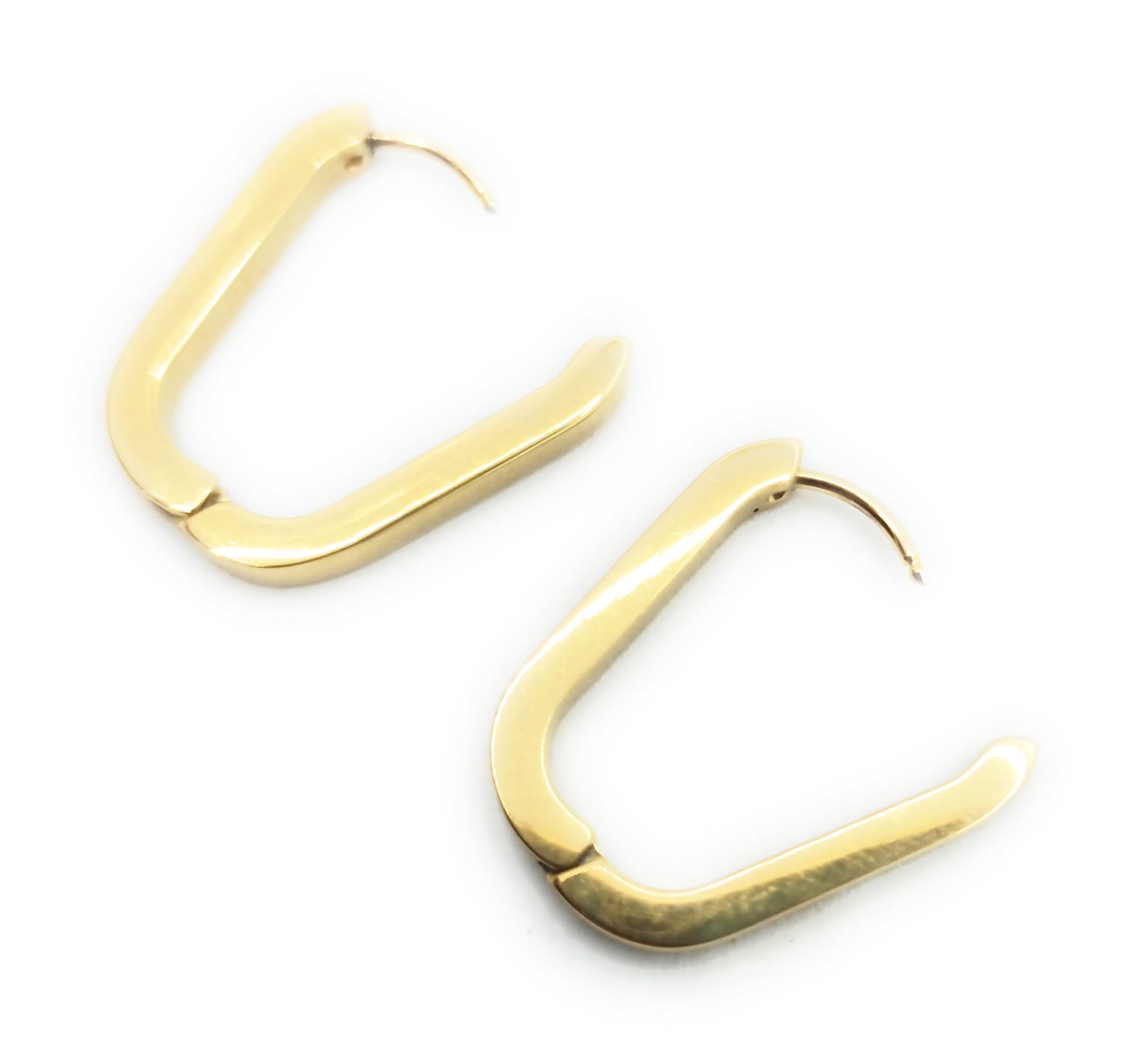 Pendientes aros cortos rectangulares dorados, diseño ovalado con cantos, modernos, ligeros y de tendencia.
