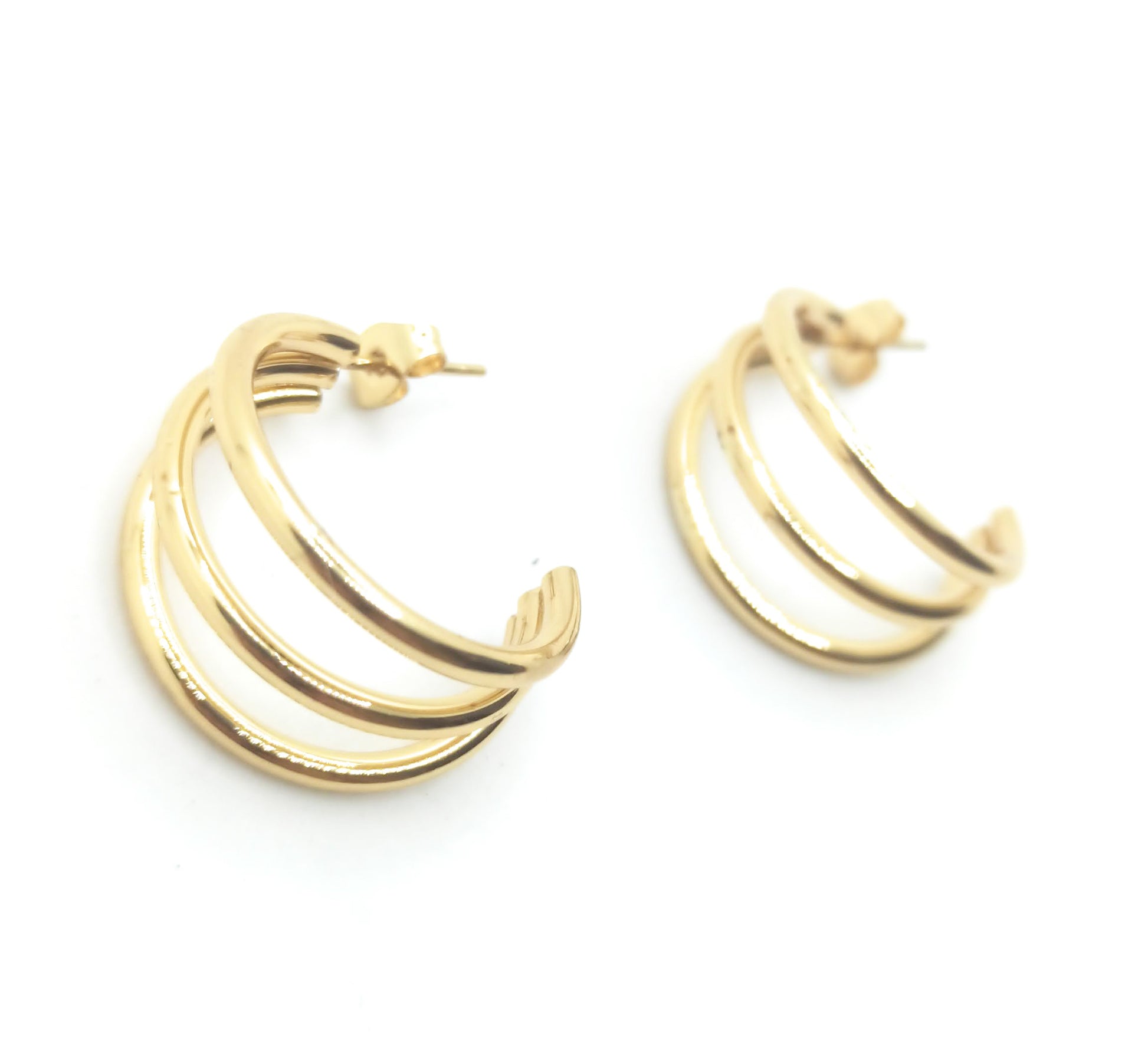 Pendientes de aro triple de acero inoxidable dorado, diseño minimalista y elegante con acabado brillante
