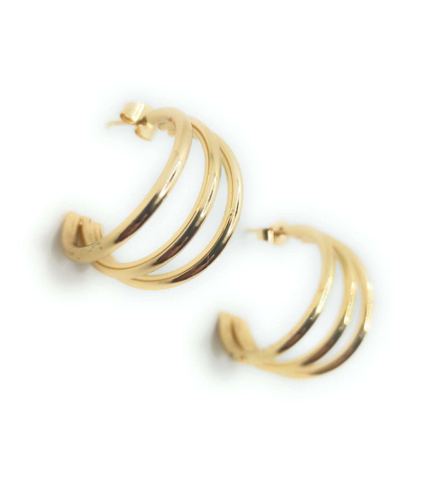 Pendientes de aro triple de acero inoxidable dorado, diseño minimalista y elegante con acabado brillante