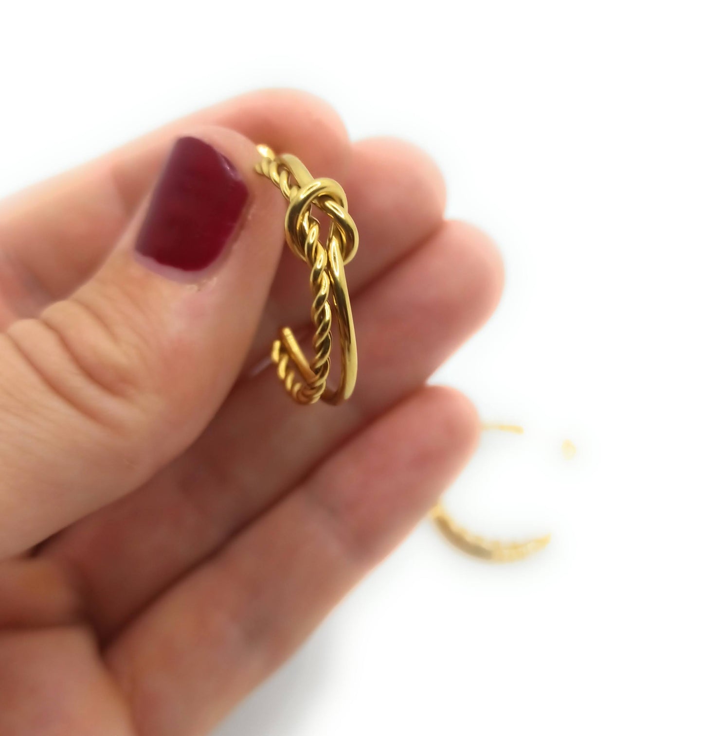 Pendientes Aro Doble Dorados con Nudo · Elegantes, ligeros y de tendencia