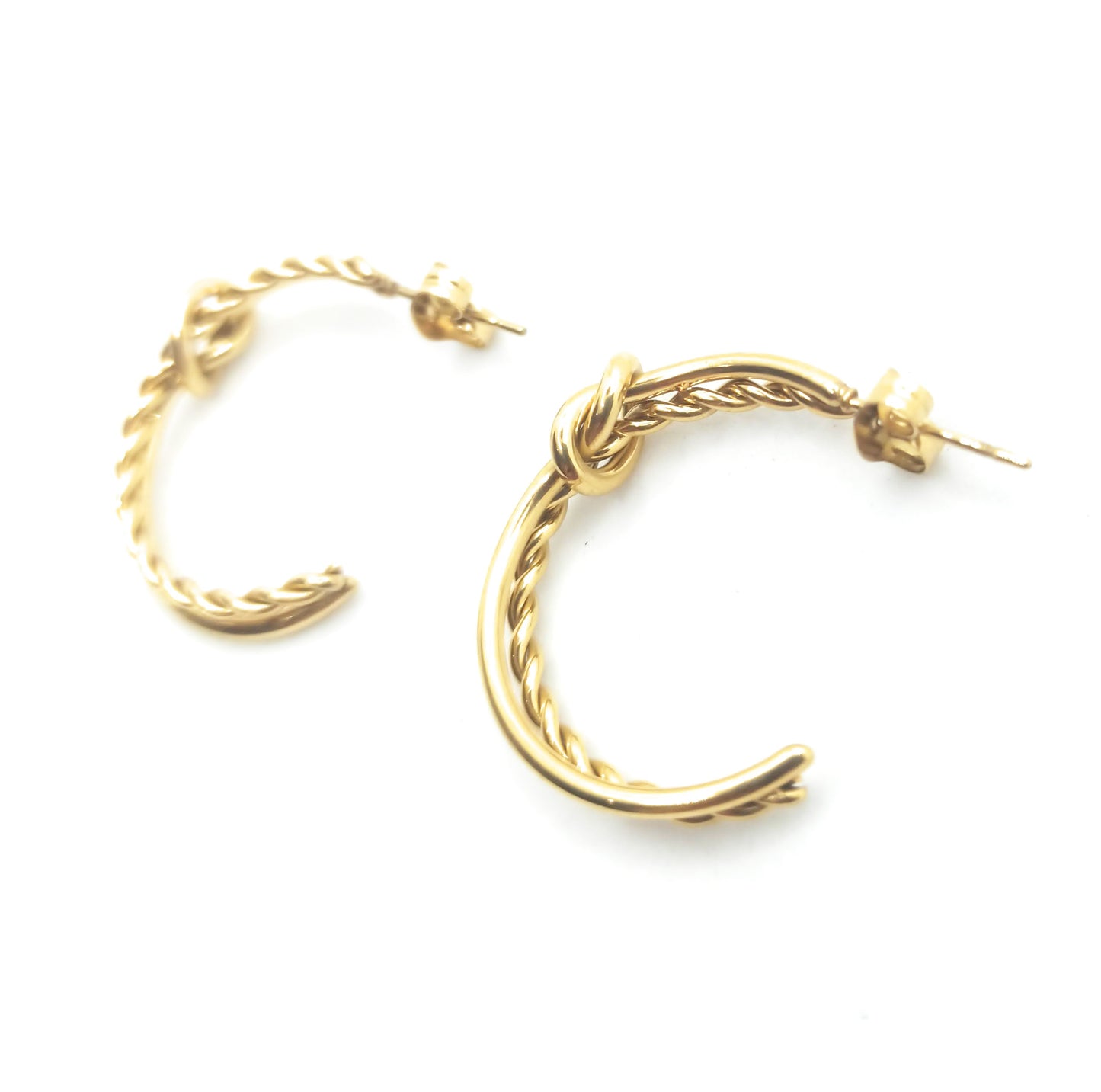 Pendientes Aro Doble Dorados con Nudo · Elegantes, ligeros y de tendencia