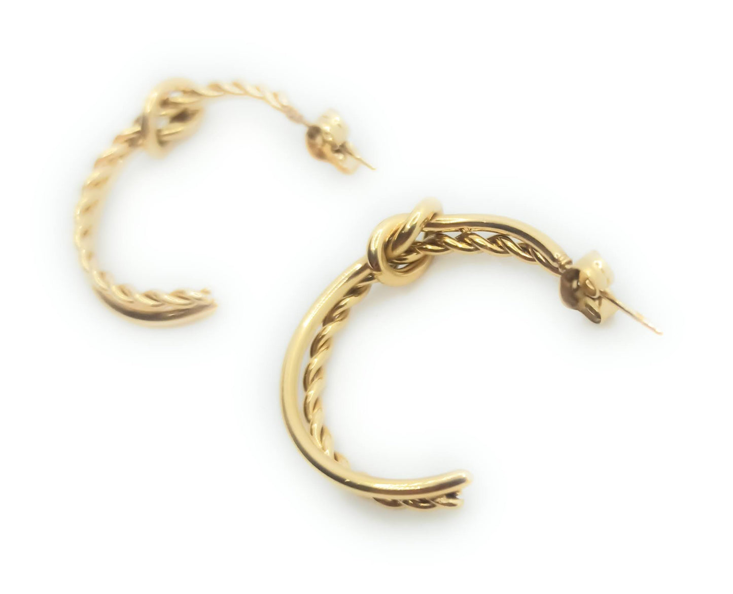 Pendientes Aro Doble Dorados con Nudo · Elegantes, ligeros y de tendencia