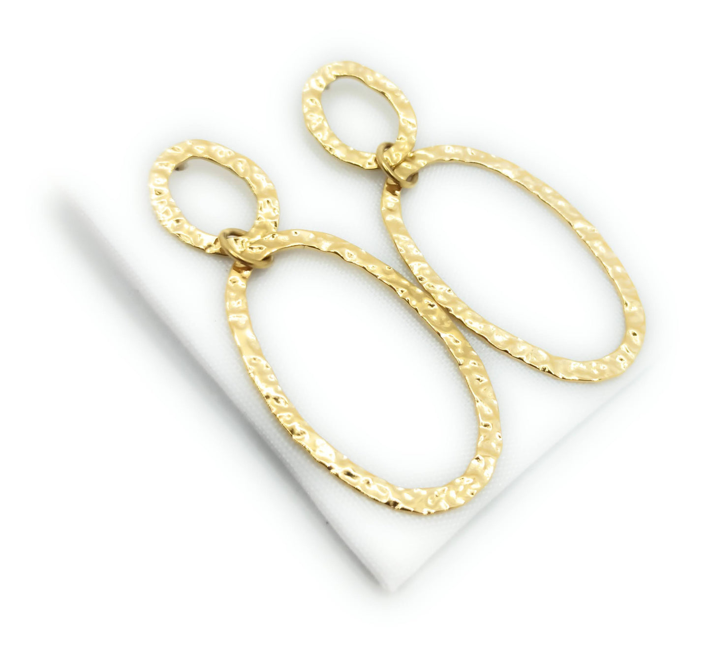 Pendientes Largos Dorados Dobles de oro tallado · Elegancia ligera y artesanal