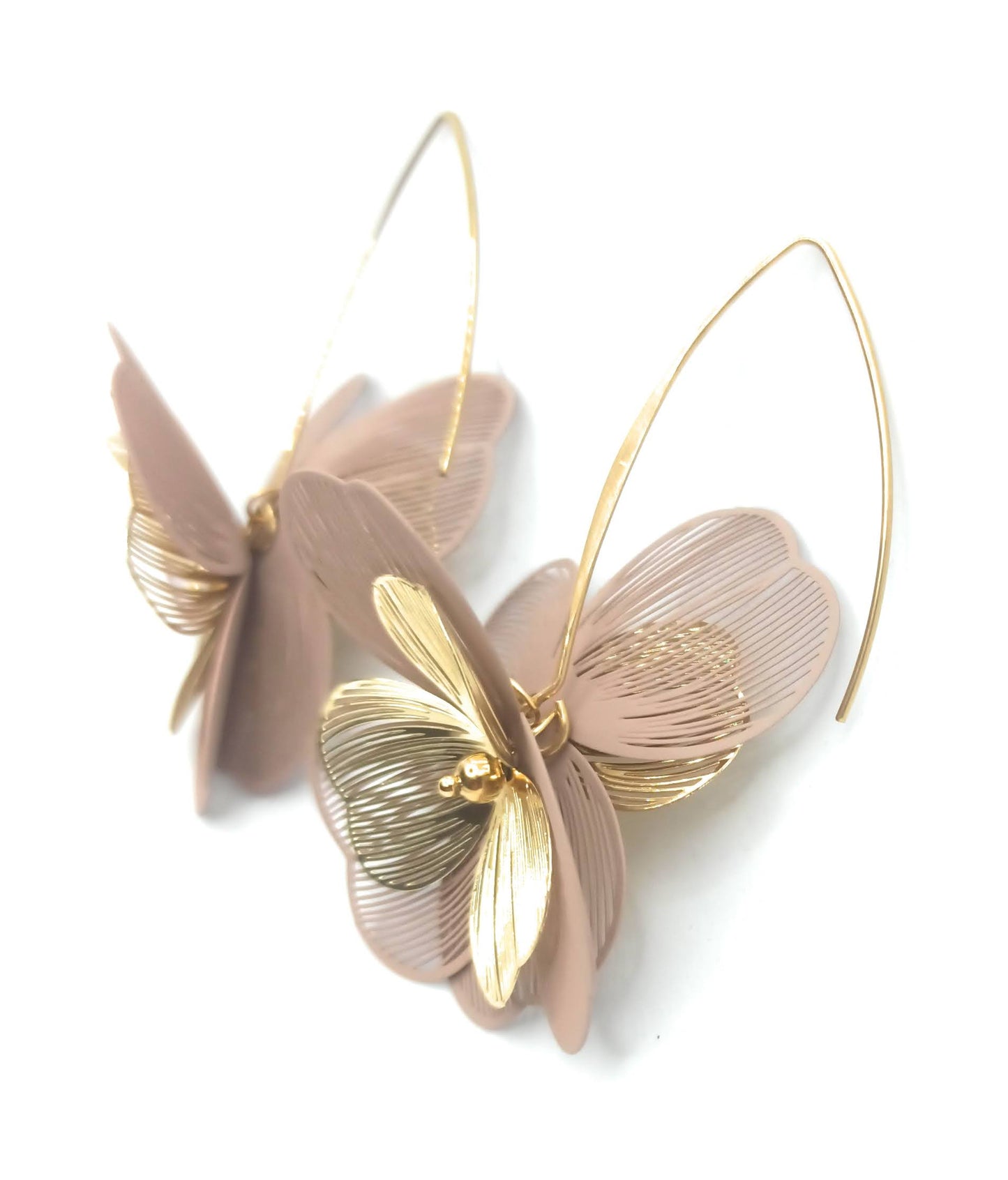 Pendientes Largos Flor Dorada con Hojas Nude · Elegantes y delicados