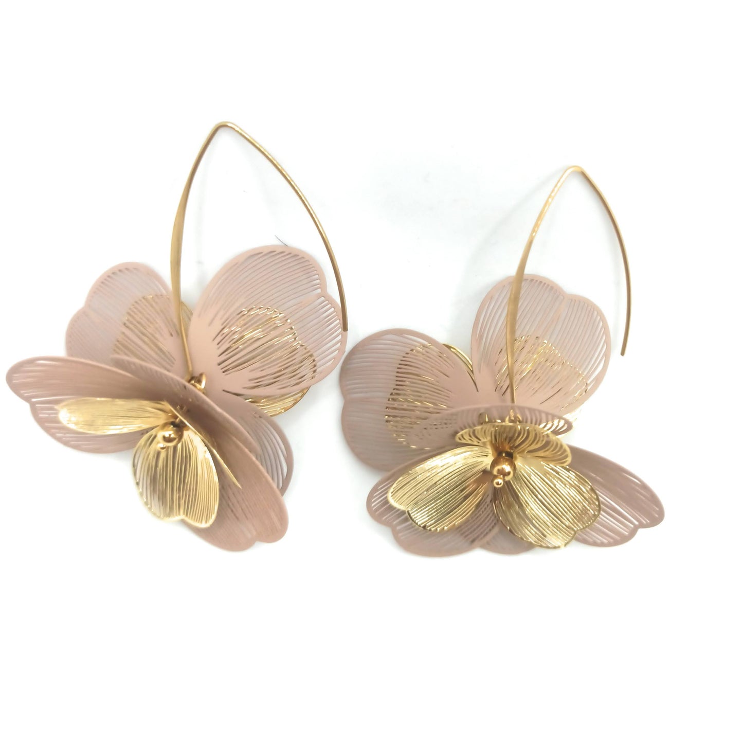 Pendientes Largos Flor Dorada con Hojas Nude · Elegantes y delicados