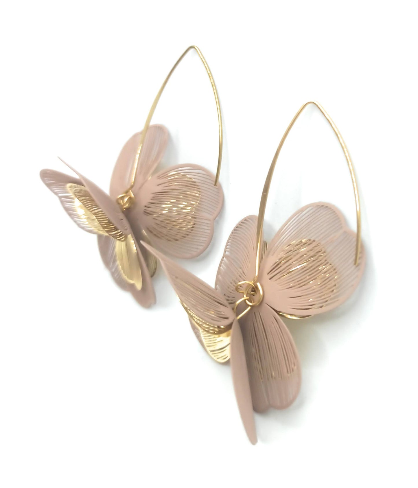 Pendientes Largos Flor Dorada con Hojas Nude · Elegantes y delicados