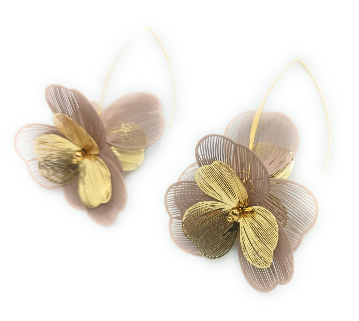 Pendientes Largos Flor Dorada con Hojas Nude · Elegantes y delicados