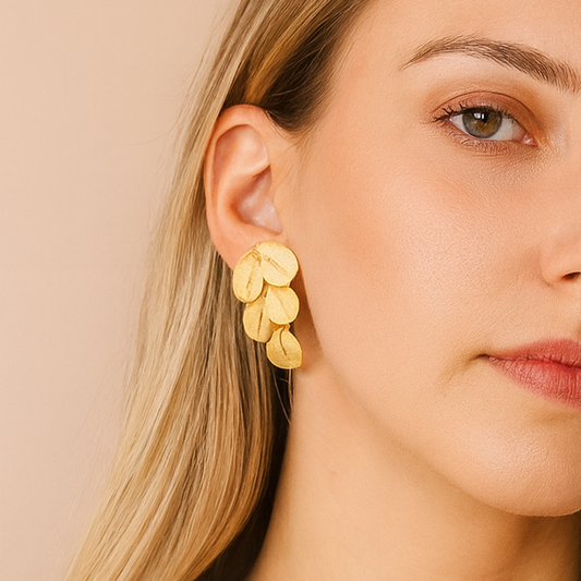 Pendientes dorados largos · Hojas Oro Mate