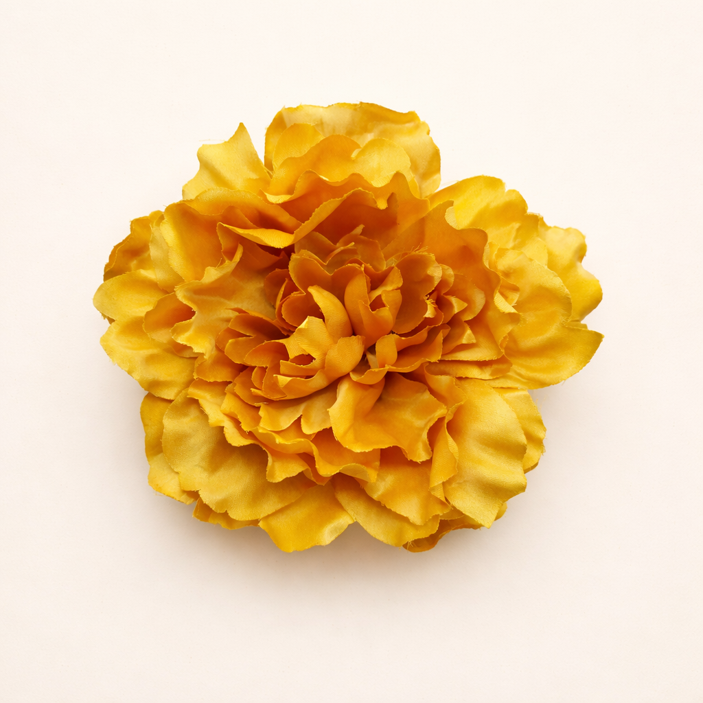 Flor Flamenca Peonía Grande para Pelo · Mostaza Ø17 cm