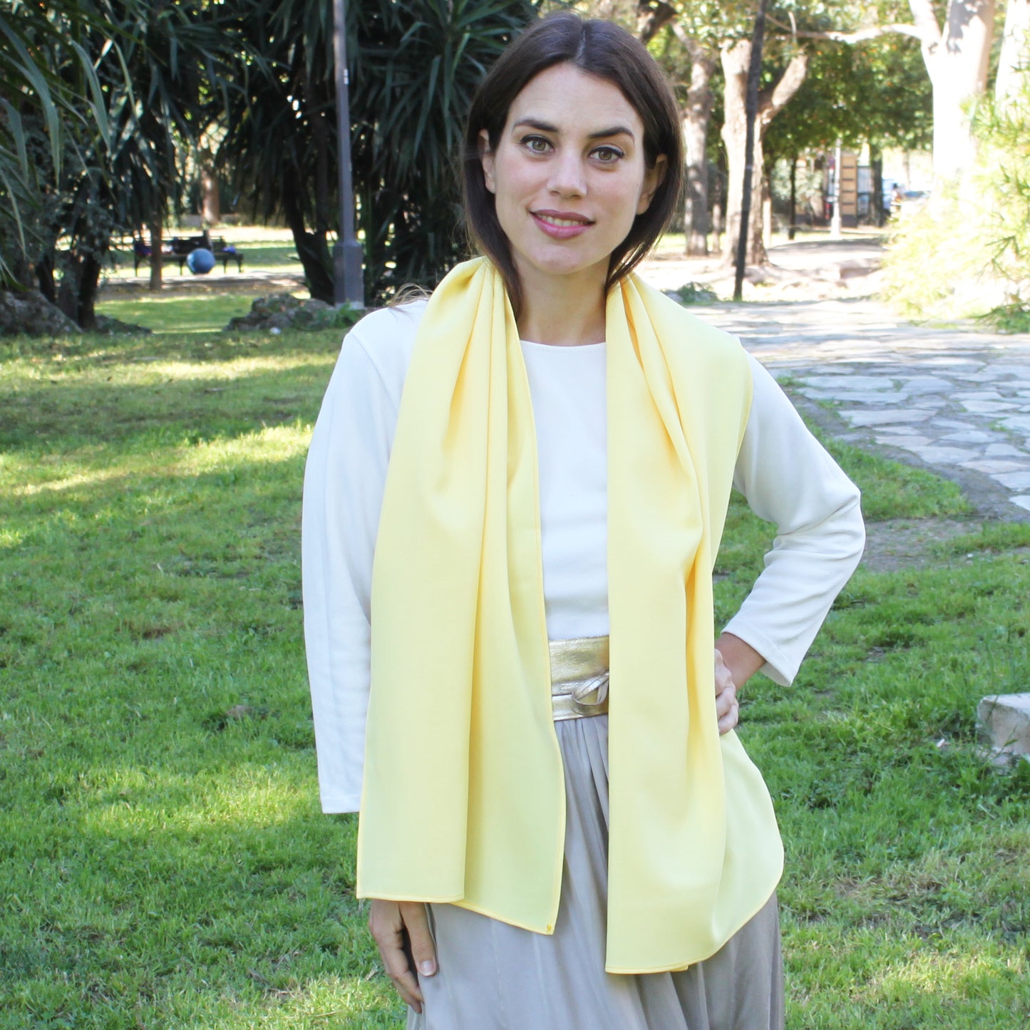 Chal de Fiesta Crepe de Seda – Elegancia Artesanal Hecha en Sevilla · Amarillo (50x150cm)