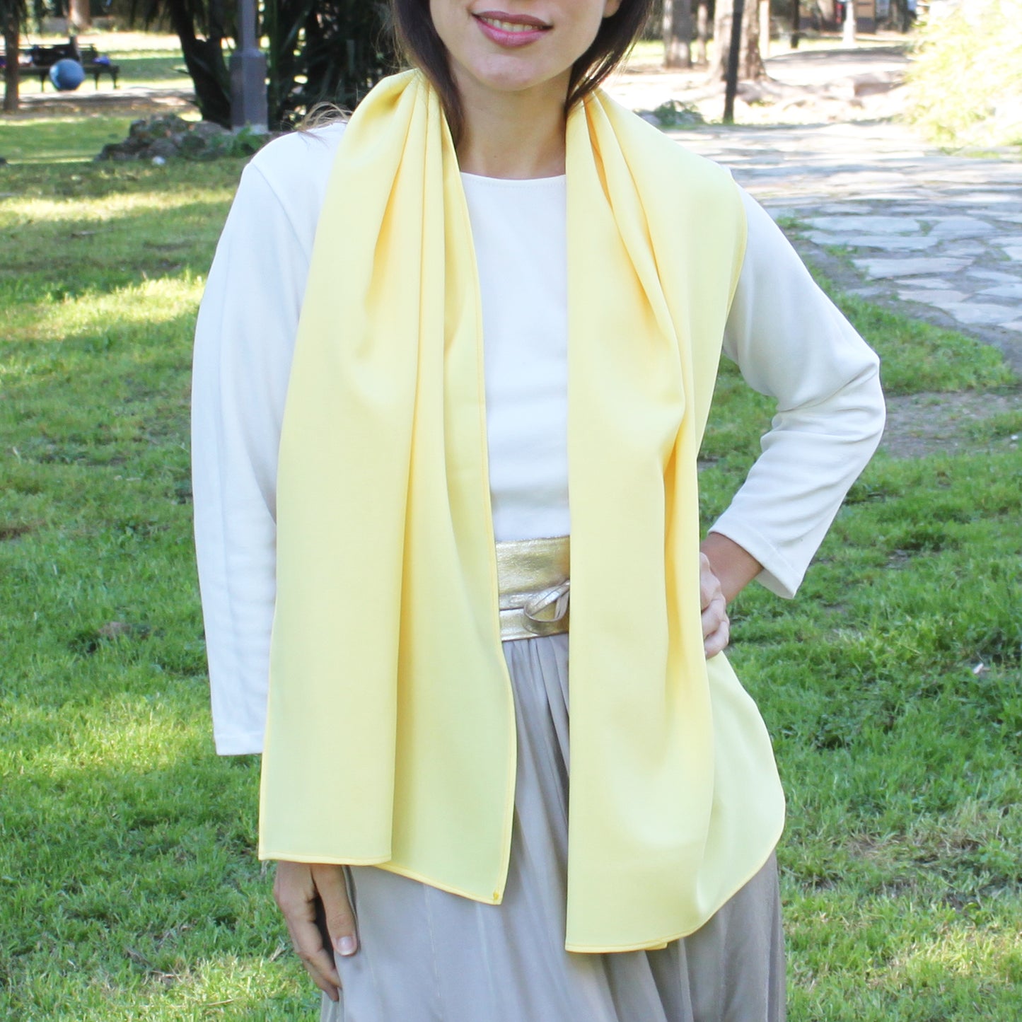 Chal de Fiesta Crepe de Seda – Elegancia Artesanal Hecha en Sevilla · Amarillo (50x150cm)