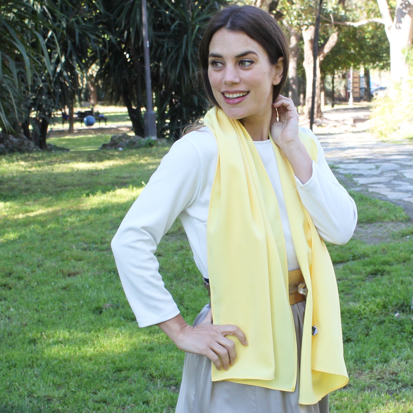 Chal de Fiesta Crepe de Seda – Elegancia Artesanal Hecha en Sevilla · Amarillo (50x150cm)