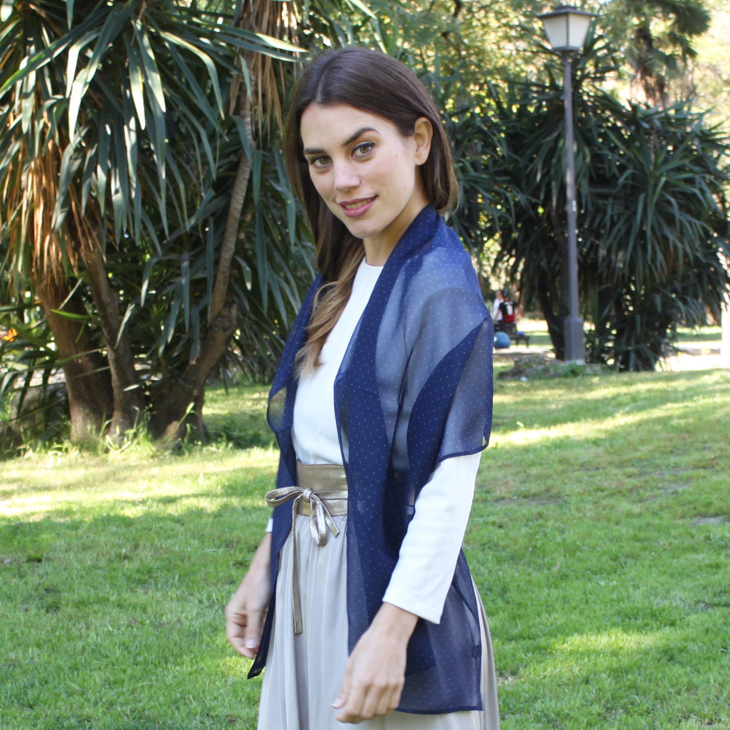 Chal de Fiesta Chifón · Azul Marino con Lunares Blancos (50x150cm)