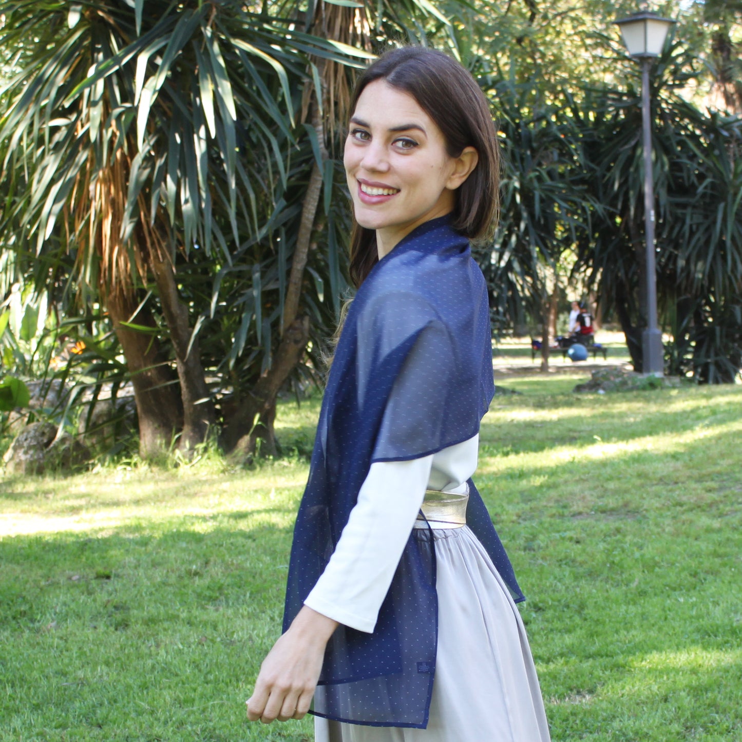 Chal de Fiesta Chifón · Azul Marino con Lunares Blancos (50x150cm)