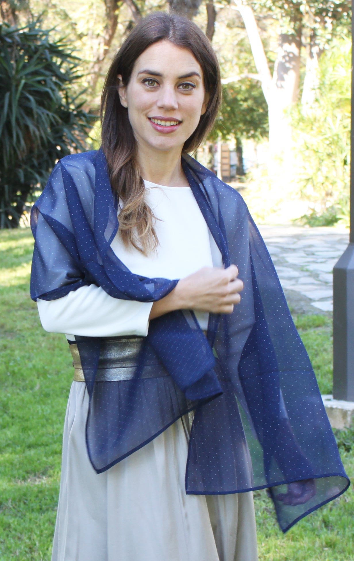 Chal de Fiesta Chifón · Azul Marino con Lunares Blancos (50x150cm)