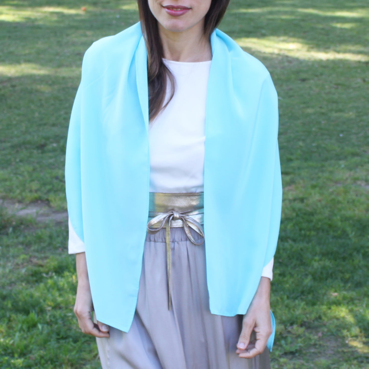 Chal de Fiesta Crepe de Seda – Elegancia Artesanal Hecha en Sevilla · Azul Claro (50x150cm)