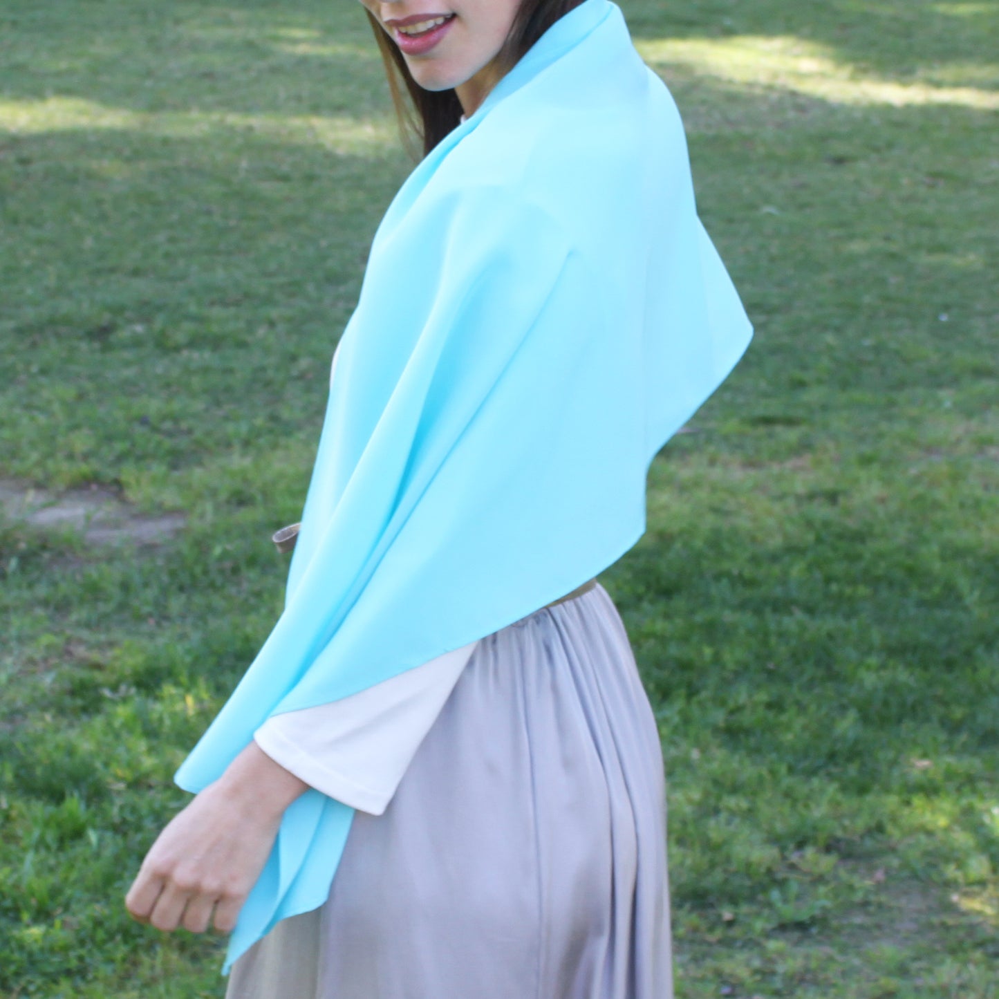 Chal de Fiesta Crepe de Seda – Elegancia Artesanal Hecha en Sevilla · Azul Claro (50x150cm)