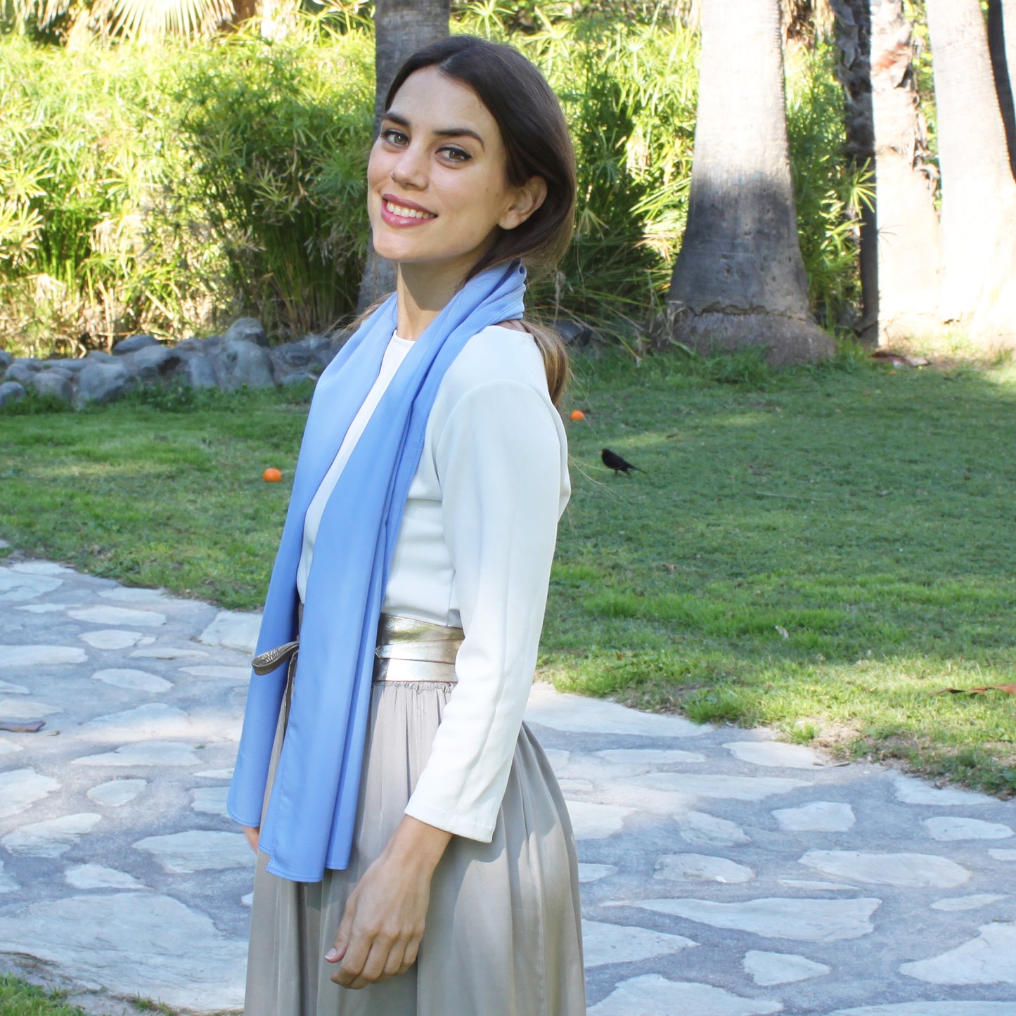 Chal de Fiesta Crepe de Seda – Elegancia Artesanal Hecha en Sevilla · Azul Cobalto (50x150cm)