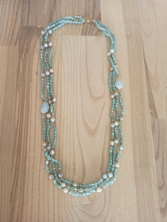 Collar Triple de Cuentas de Cristal y Piedras Semipreciosas – Exclusividad y Elegancia · Verde Agua